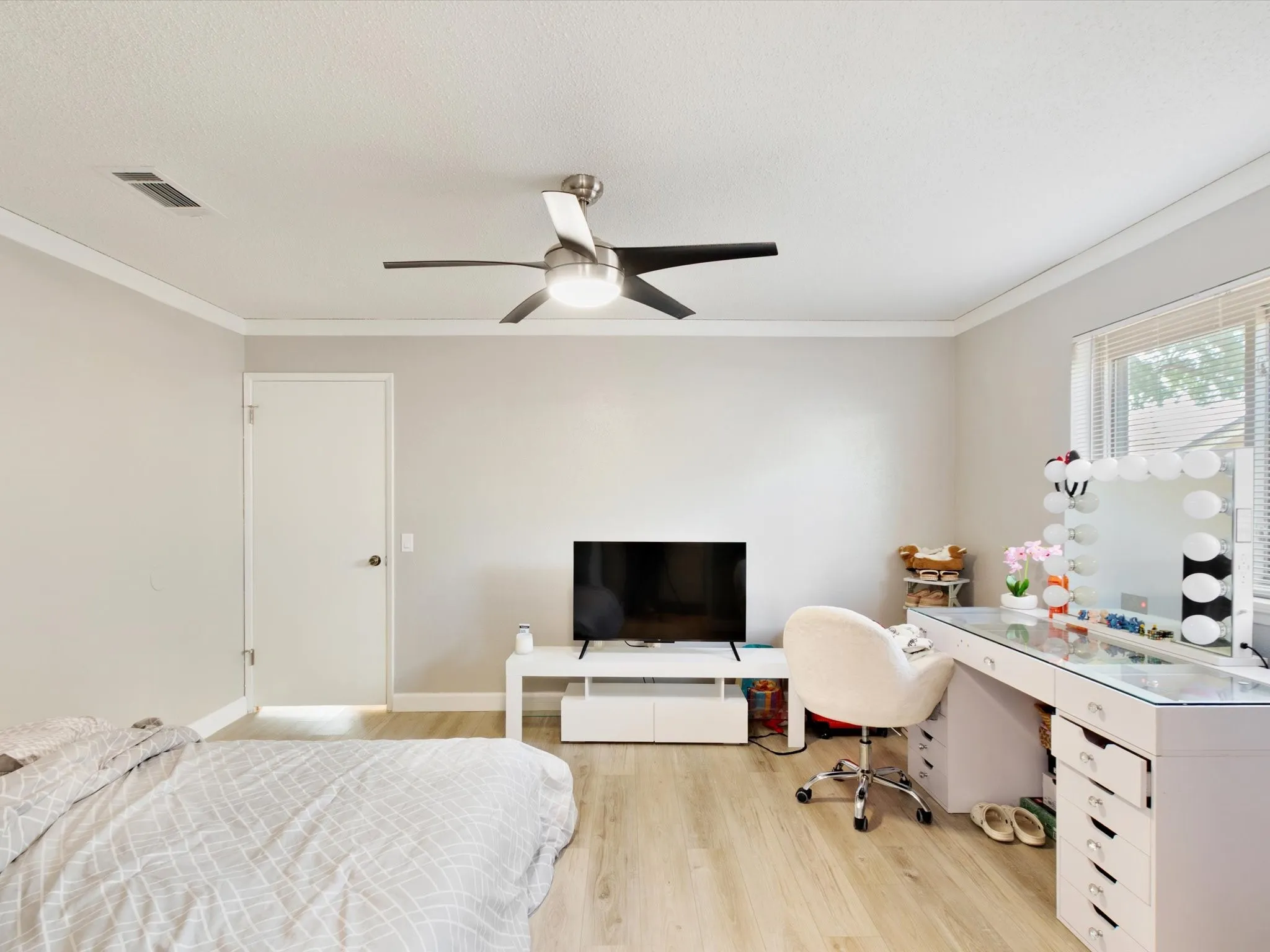 Single Family Residence For Sale in Dallas County , 3215 Rockne Lane, Mesquite, Texas 75150, 3 Bedroom, 2 Bathroom, Garage spaces, 1,358 Sqft, built in 1972, mls#21362995, Real Estate Agent in Mesquite, Homes For Sale in Dallas county, Homes For Sale in Mesquite, Realtor in Mesquite Texas, Real Estate Brokerage Independent Realty Texas, Luminita Cordes Realtor