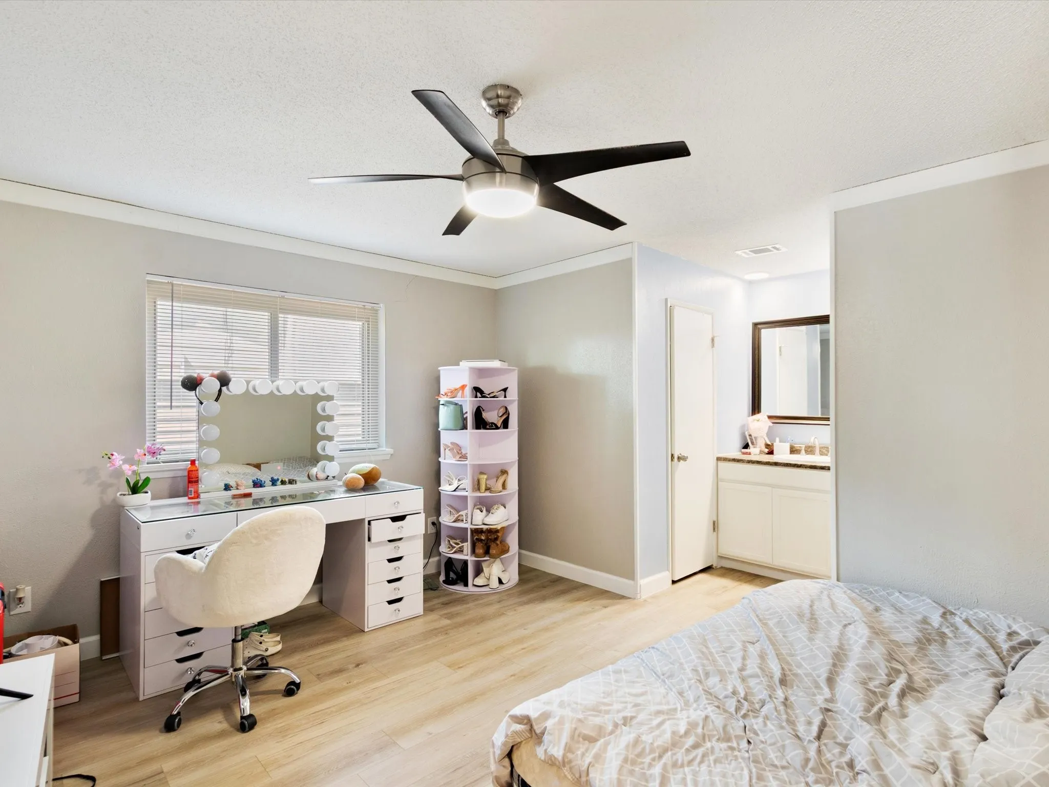 Single Family Residence For Sale in Dallas County , 3215 Rockne Lane, Mesquite, Texas 75150, 3 Bedroom, 2 Bathroom, Garage spaces, 1,358 Sqft, built in 1972, mls#21362995, Real Estate Agent in Mesquite, Homes For Sale in Dallas county, Homes For Sale in Mesquite, Realtor in Mesquite Texas, Real Estate Brokerage Independent Realty Texas, Luminita Cordes Realtor