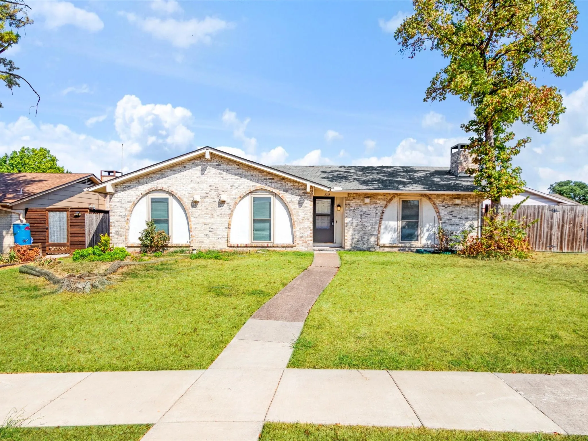Single Family Residence For Sale in Dallas County , 3215 Rockne Lane, Mesquite, Texas 75150, 3 Bedroom, 2 Bathroom, Garage spaces, 1,358 Sqft, built in 1972, mls#21362995, Real Estate Agent in Mesquite, Homes For Sale in Dallas county, Homes For Sale in Mesquite, Realtor in Mesquite Texas, Real Estate Brokerage Independent Realty Texas, Luminita Cordes Realtor