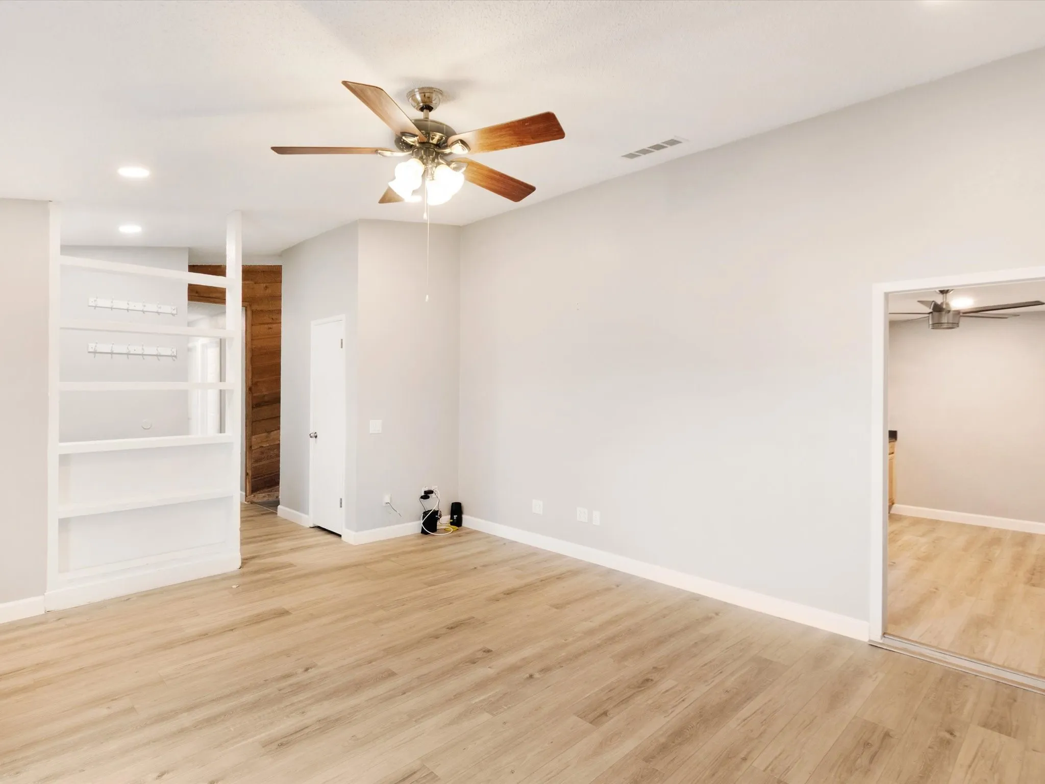 Single Family Residence For Sale in Dallas County , 3215 Rockne Lane, Mesquite, Texas 75150, 3 Bedroom, 2 Bathroom, Garage spaces, 1,358 Sqft, built in 1972, mls#21362995, Real Estate Agent in Mesquite, Homes For Sale in Dallas county, Homes For Sale in Mesquite, Realtor in Mesquite Texas, Real Estate Brokerage Independent Realty Texas, Luminita Cordes Realtor
