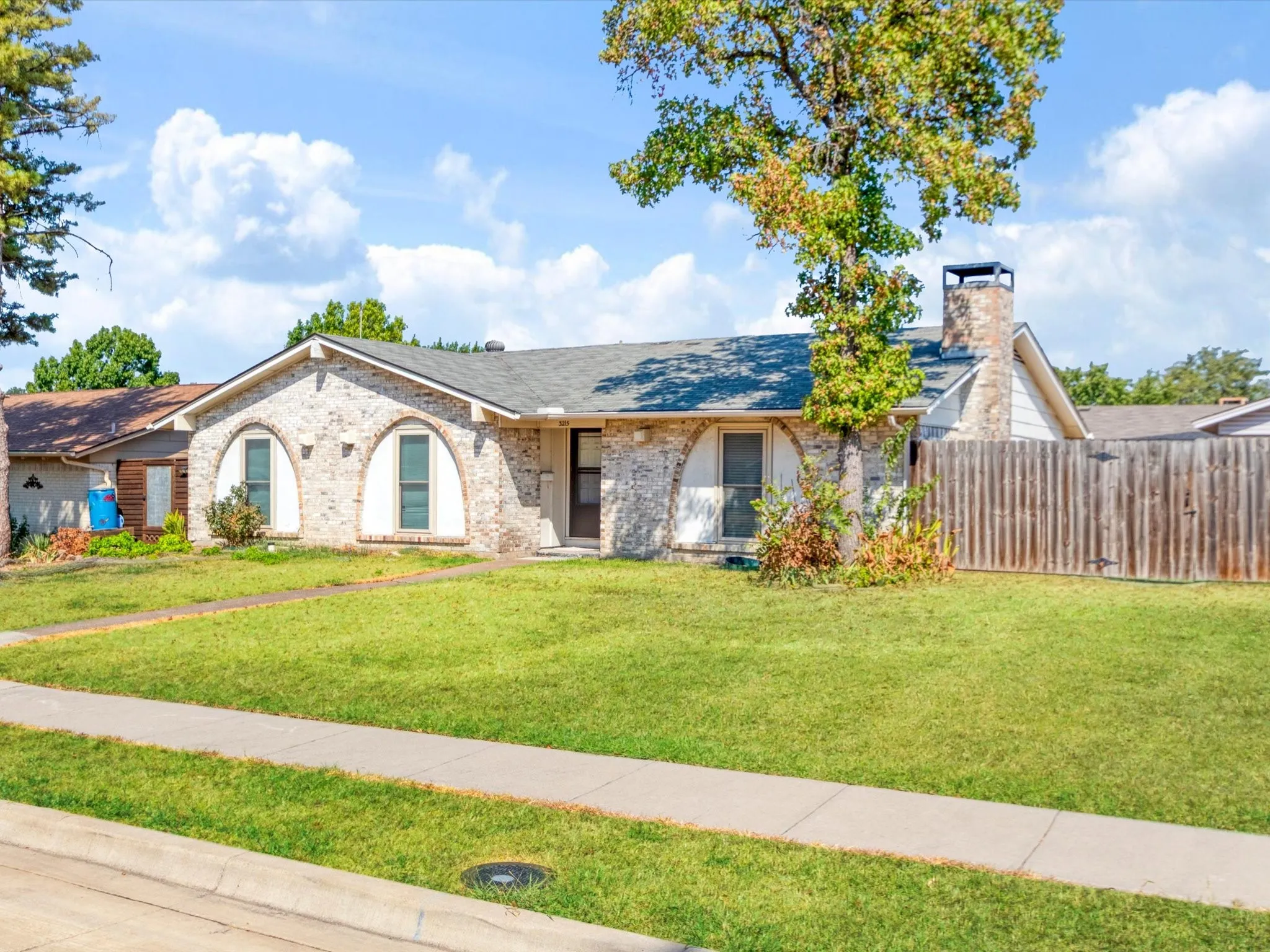Single Family Residence For Sale in Dallas County , 3215 Rockne Lane, Mesquite, Texas 75150, 3 Bedroom, 2 Bathroom, Garage spaces, 1,358 Sqft, built in 1972, mls#21362995, Real Estate Agent in Mesquite, Homes For Sale in Dallas county, Homes For Sale in Mesquite, Realtor in Mesquite Texas, Real Estate Brokerage Independent Realty Texas, Luminita Cordes Realtor