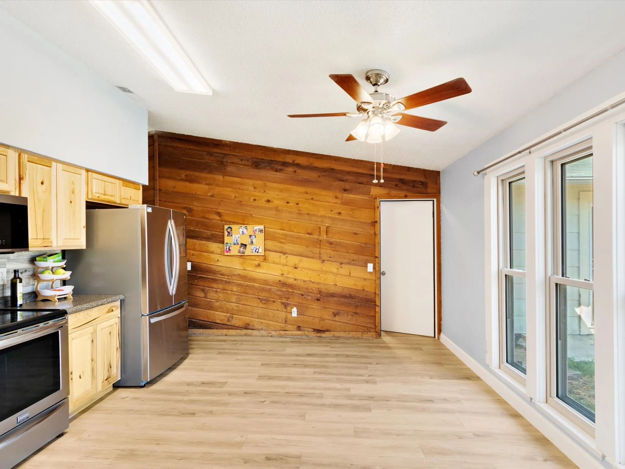 Single Family Residence For Sale in Dallas County , 3215 Rockne Lane, Mesquite, Texas 75150, 3 Bedroom, 2 Bathroom, Garage spaces, 1,358 Sqft, built in 1972, mls#21362995, Real Estate Agent in Mesquite, Homes For Sale in Dallas county, Homes For Sale in Mesquite, Realtor in Mesquite Texas, Real Estate Brokerage Independent Realty Texas, Luminita Cordes Realtor