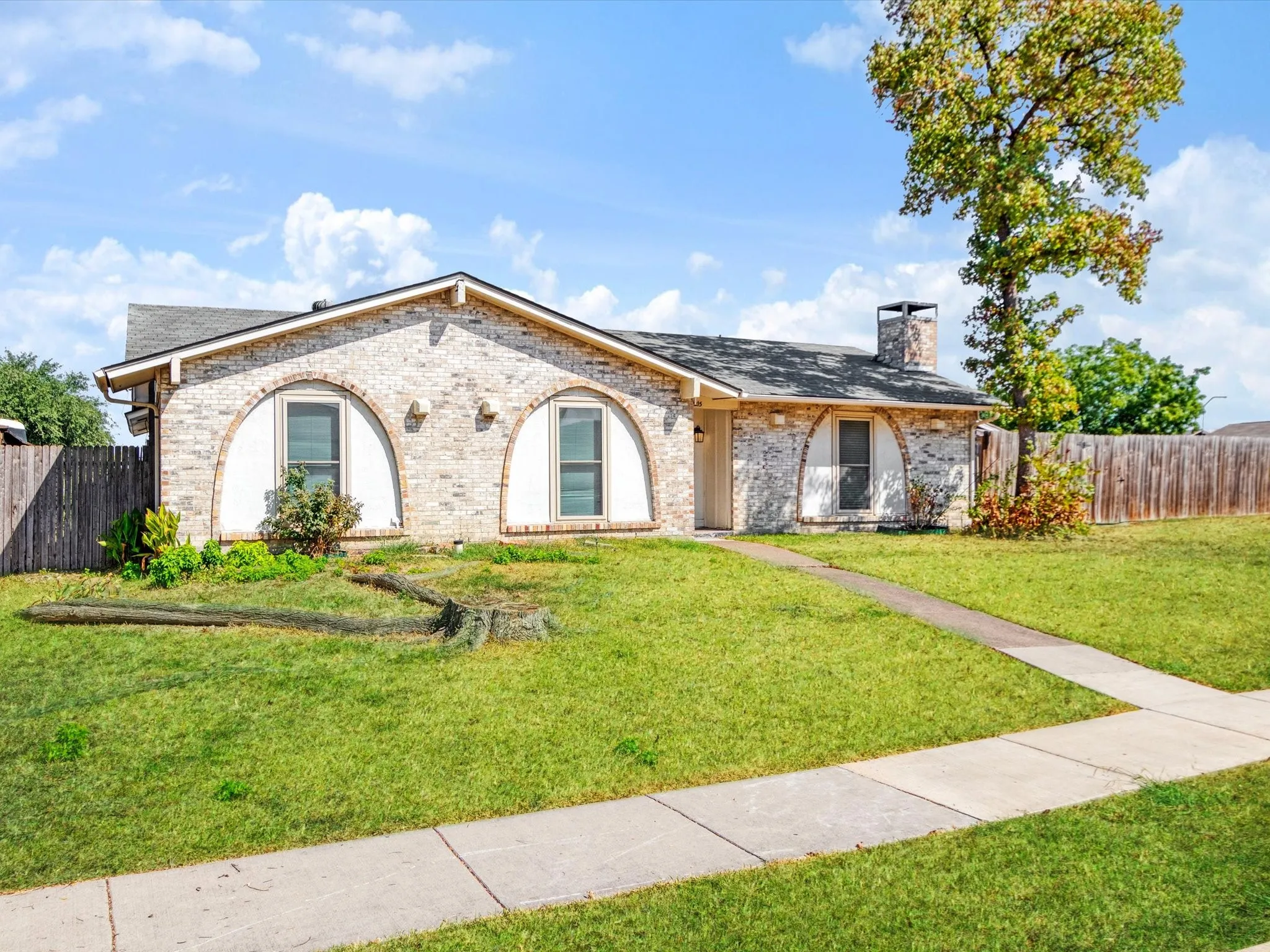 Single Family Residence For Sale in Dallas County , 3215 Rockne Lane, Mesquite, Texas 75150, 3 Bedroom, 2 Bathroom, Garage spaces, 1,358 Sqft, built in 1972, mls#21362995, Real Estate Agent in Mesquite, Homes For Sale in Dallas county, Homes For Sale in Mesquite, Realtor in Mesquite Texas, Real Estate Brokerage Independent Realty Texas, Luminita Cordes Realtor