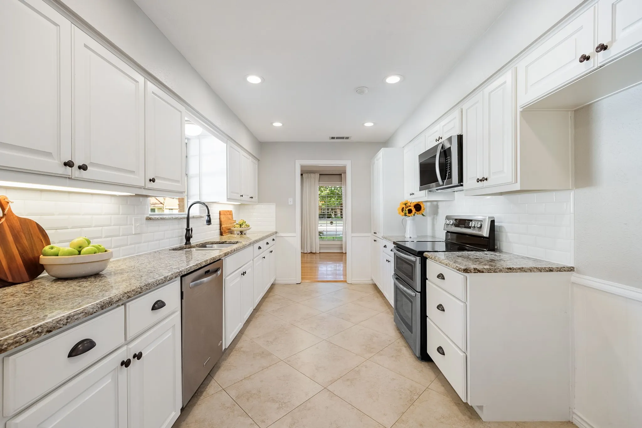 Single Family Residence For Sale in Dallas County , 7406 La Manga Drive, Dallas, Texas 75248, 4 Bedroom, 3 Bathroom, 2 Garage spaces, 2,210 Sqft, built in 1972, mls#21361839, Real Estate Agent in Dallas, Homes For Sale in Dallas county, Homes For Sale in Dallas, Realtor in Dallas Texas, Real Estate Brokerage Independent Realty Texas, Luminita Cordes Realtor