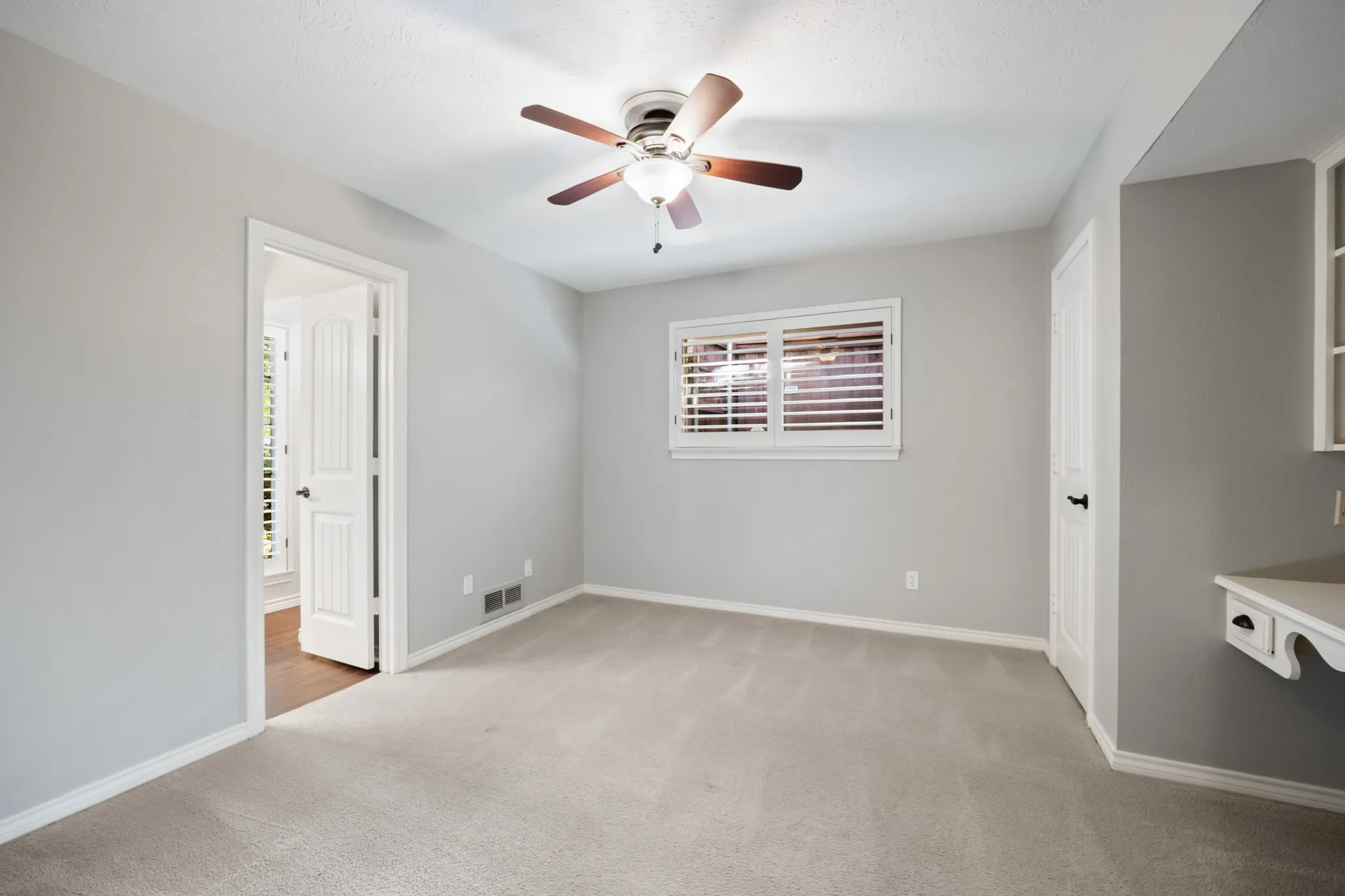 Single Family Residence For Sale in Dallas County , 7406 La Manga Drive, Dallas, Texas 75248, 4 Bedroom, 3 Bathroom, 2 Garage spaces, 2,210 Sqft, built in 1972, mls#21361839, Real Estate Agent in Dallas, Homes For Sale in Dallas county, Homes For Sale in Dallas, Realtor in Dallas Texas, Real Estate Brokerage Independent Realty Texas, Luminita Cordes Realtor