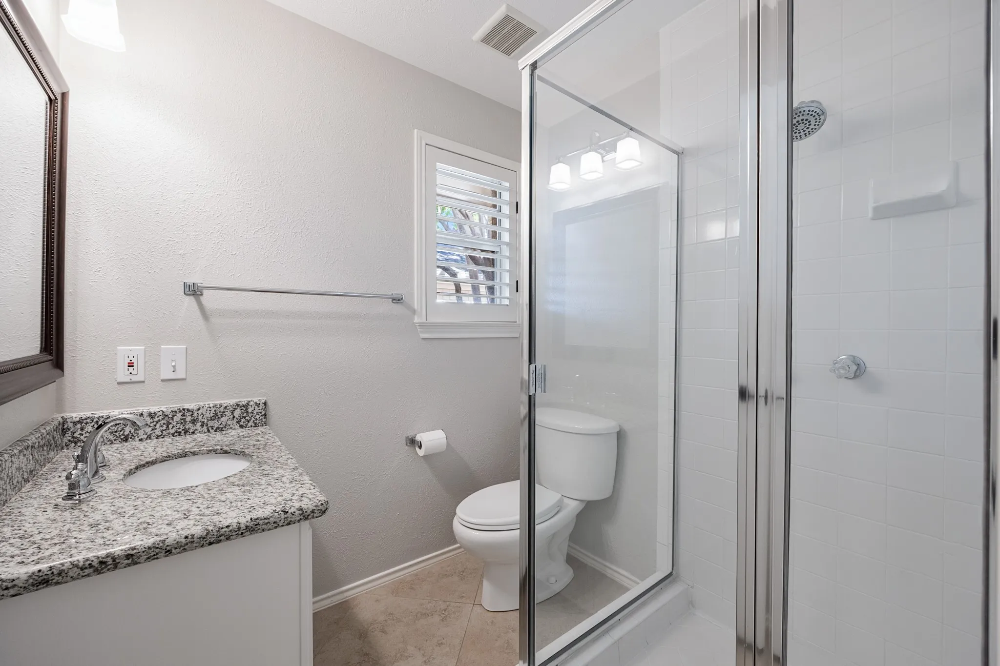 Single Family Residence For Sale in Dallas County , 7406 La Manga Drive, Dallas, Texas 75248, 4 Bedroom, 3 Bathroom, 2 Garage spaces, 2,210 Sqft, built in 1972, mls#21361839, Real Estate Agent in Dallas, Homes For Sale in Dallas county, Homes For Sale in Dallas, Realtor in Dallas Texas, Real Estate Brokerage Independent Realty Texas, Luminita Cordes Realtor