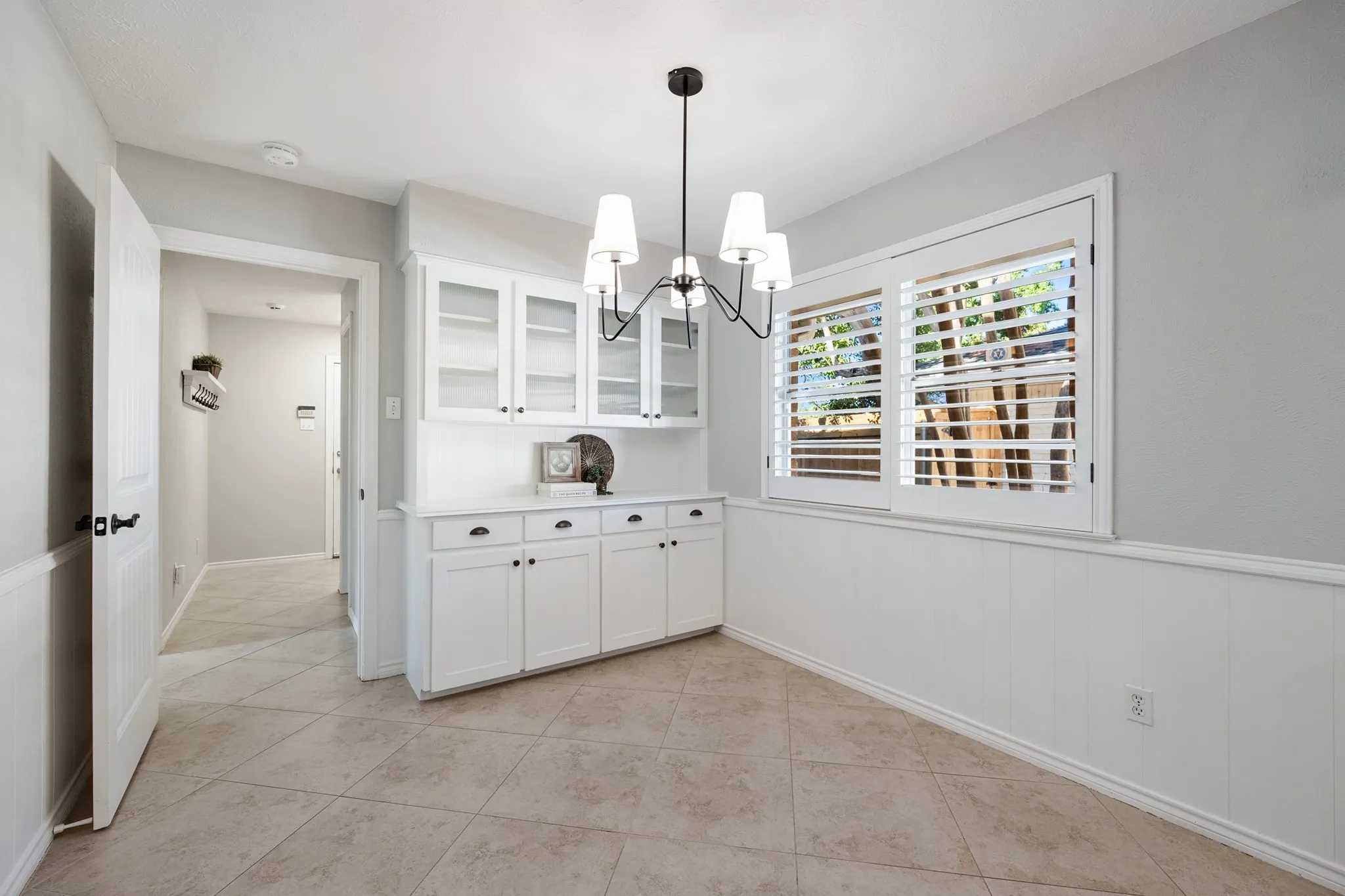Single Family Residence For Sale in Dallas County , 7406 La Manga Drive, Dallas, Texas 75248, 4 Bedroom, 3 Bathroom, 2 Garage spaces, 2,210 Sqft, built in 1972, mls#21361839, Real Estate Agent in Dallas, Homes For Sale in Dallas county, Homes For Sale in Dallas, Realtor in Dallas Texas, Real Estate Brokerage Independent Realty Texas, Luminita Cordes Realtor