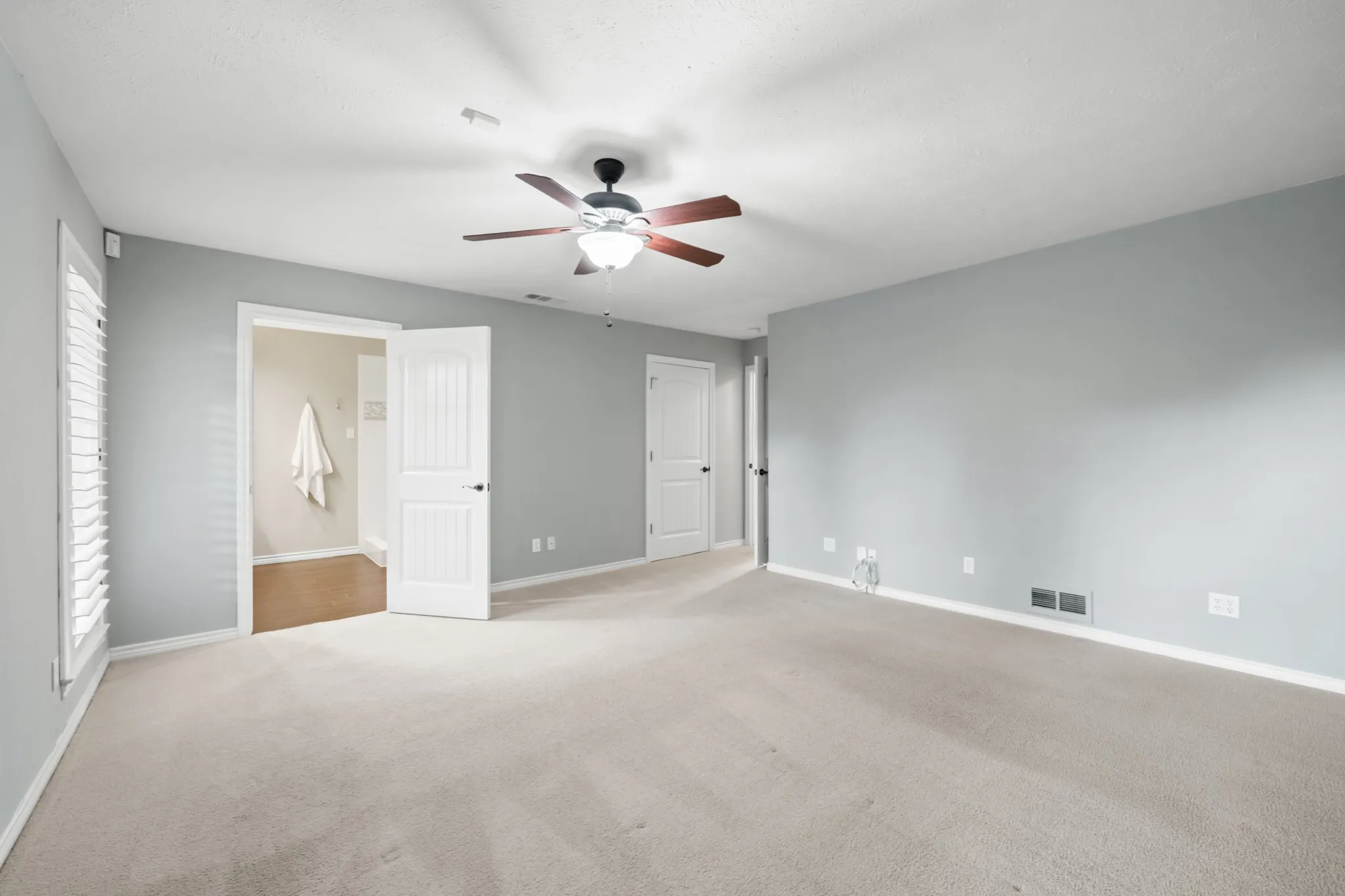 Single Family Residence For Sale in Dallas County , 7406 La Manga Drive, Dallas, Texas 75248, 4 Bedroom, 3 Bathroom, 2 Garage spaces, 2,210 Sqft, built in 1972, mls#21361839, Real Estate Agent in Dallas, Homes For Sale in Dallas county, Homes For Sale in Dallas, Realtor in Dallas Texas, Real Estate Brokerage Independent Realty Texas, Luminita Cordes Realtor