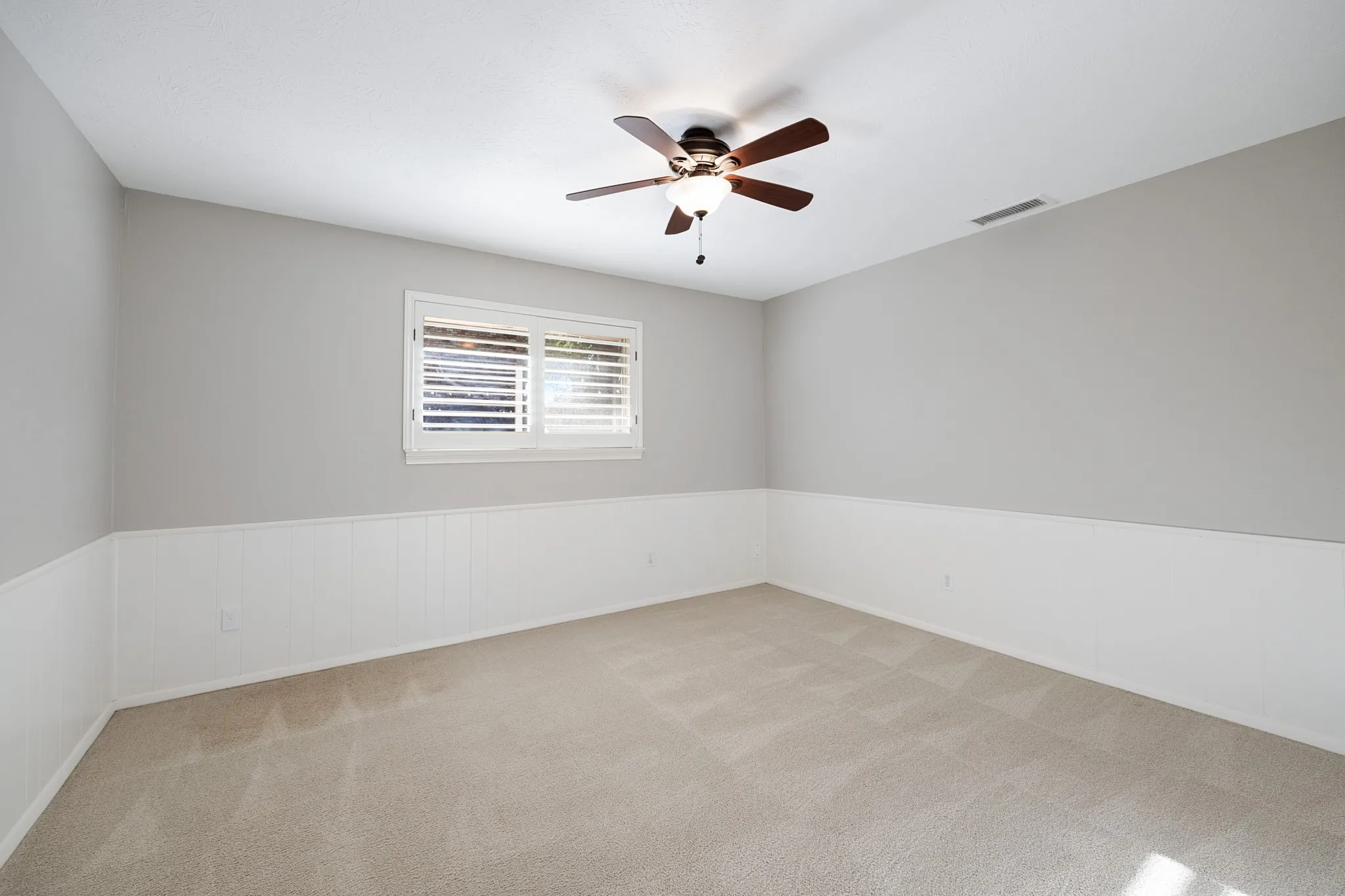 Single Family Residence For Sale in Dallas County , 7406 La Manga Drive, Dallas, Texas 75248, 4 Bedroom, 3 Bathroom, 2 Garage spaces, 2,210 Sqft, built in 1972, mls#21361839, Real Estate Agent in Dallas, Homes For Sale in Dallas county, Homes For Sale in Dallas, Realtor in Dallas Texas, Real Estate Brokerage Independent Realty Texas, Luminita Cordes Realtor