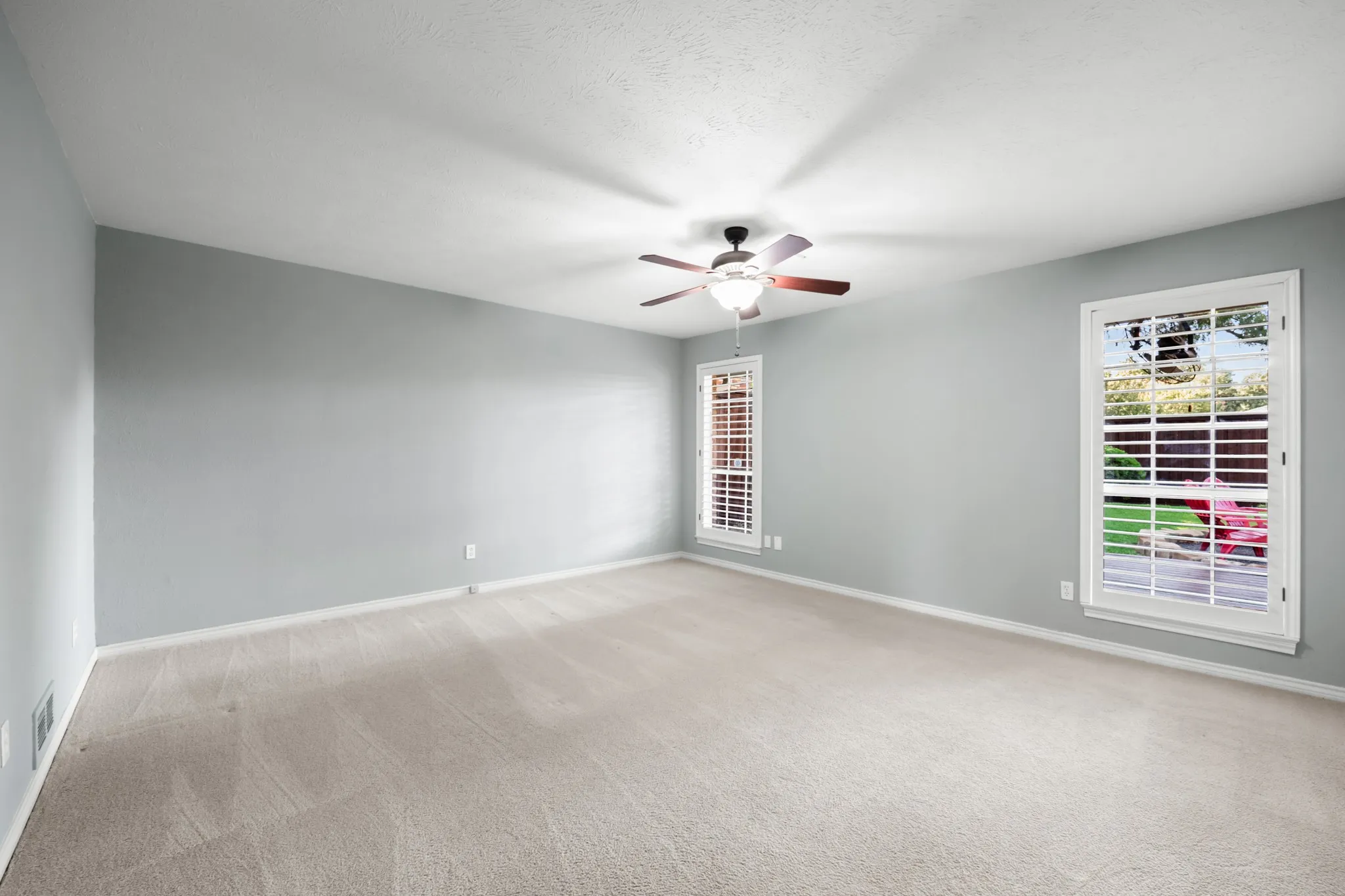 Single Family Residence For Sale in Dallas County , 7406 La Manga Drive, Dallas, Texas 75248, 4 Bedroom, 3 Bathroom, 2 Garage spaces, 2,210 Sqft, built in 1972, mls#21361839, Real Estate Agent in Dallas, Homes For Sale in Dallas county, Homes For Sale in Dallas, Realtor in Dallas Texas, Real Estate Brokerage Independent Realty Texas, Luminita Cordes Realtor