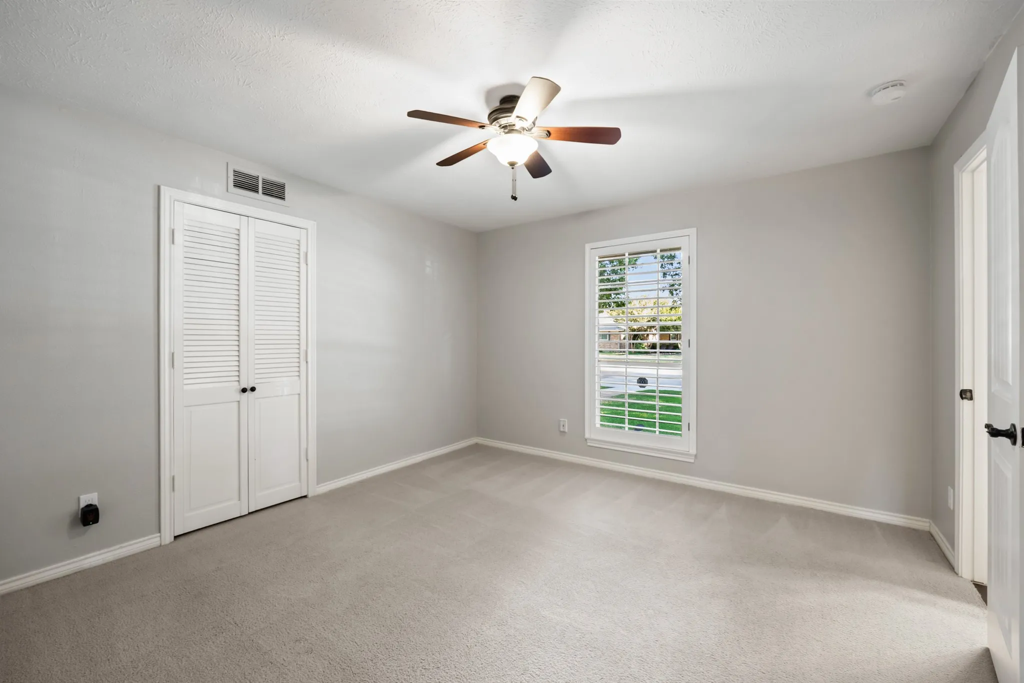 Single Family Residence For Sale in Dallas County , 7406 La Manga Drive, Dallas, Texas 75248, 4 Bedroom, 3 Bathroom, 2 Garage spaces, 2,210 Sqft, built in 1972, mls#21361839, Real Estate Agent in Dallas, Homes For Sale in Dallas county, Homes For Sale in Dallas, Realtor in Dallas Texas, Real Estate Brokerage Independent Realty Texas, Luminita Cordes Realtor
