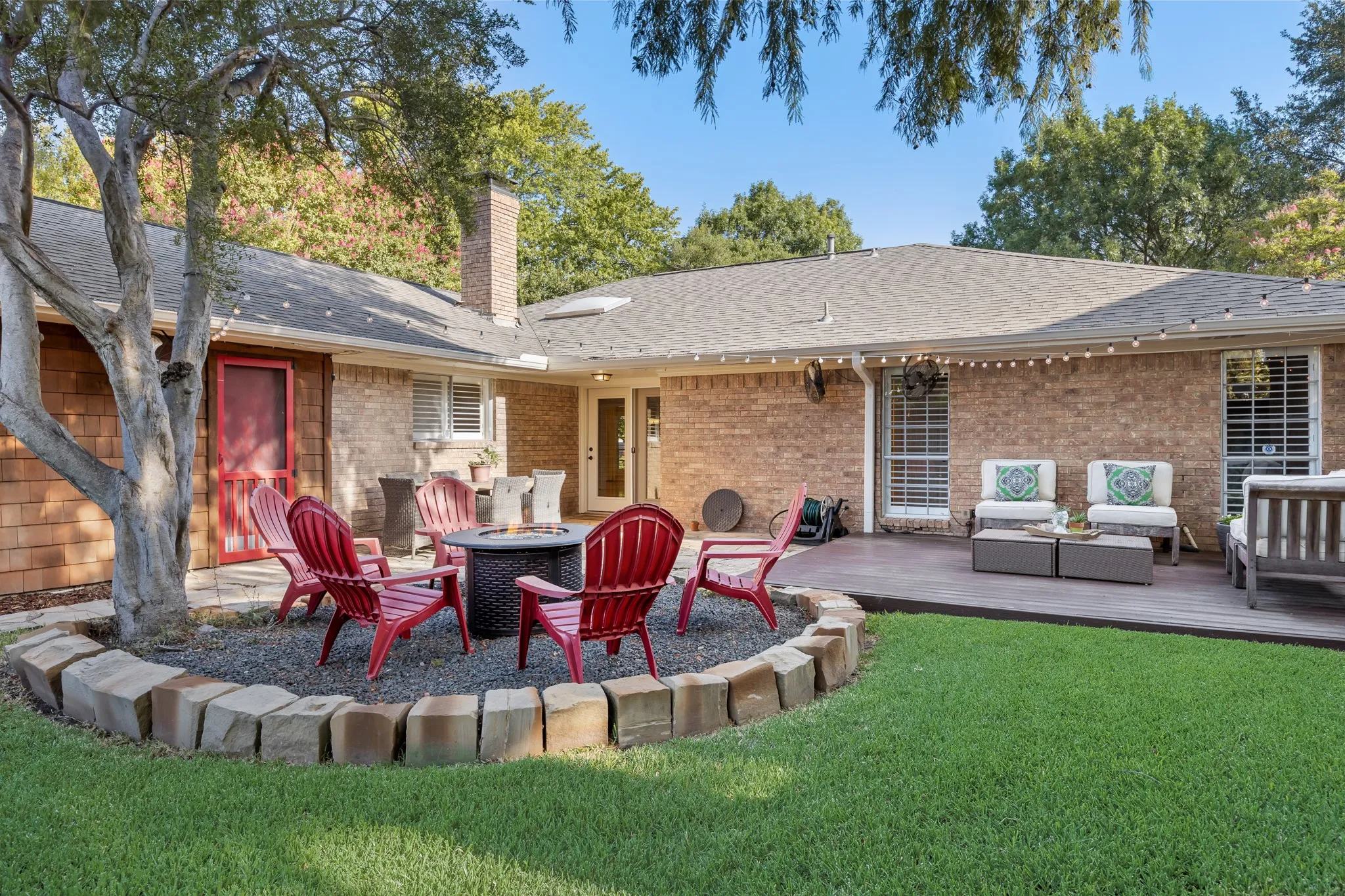 Single Family Residence For Sale in Dallas County , 7406 La Manga Drive, Dallas, Texas 75248, 4 Bedroom, 3 Bathroom, 2 Garage spaces, 2,210 Sqft, built in 1972, mls#21361839, Real Estate Agent in Dallas, Homes For Sale in Dallas county, Homes For Sale in Dallas, Realtor in Dallas Texas, Real Estate Brokerage Independent Realty Texas, Luminita Cordes Realtor