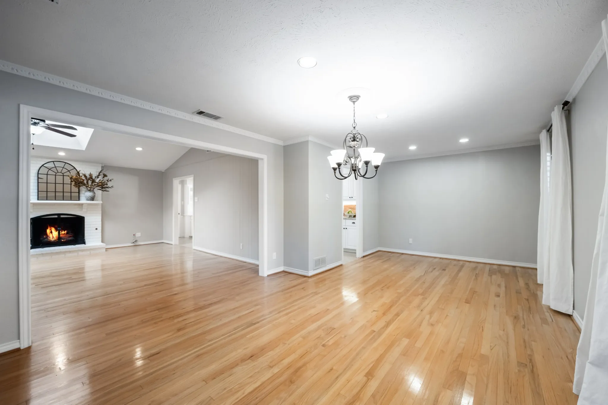 Single Family Residence For Sale in Dallas County , 7406 La Manga Drive, Dallas, Texas 75248, 4 Bedroom, 3 Bathroom, 2 Garage spaces, 2,210 Sqft, built in 1972, mls#21361839, Real Estate Agent in Dallas, Homes For Sale in Dallas county, Homes For Sale in Dallas, Realtor in Dallas Texas, Real Estate Brokerage Independent Realty Texas, Luminita Cordes Realtor