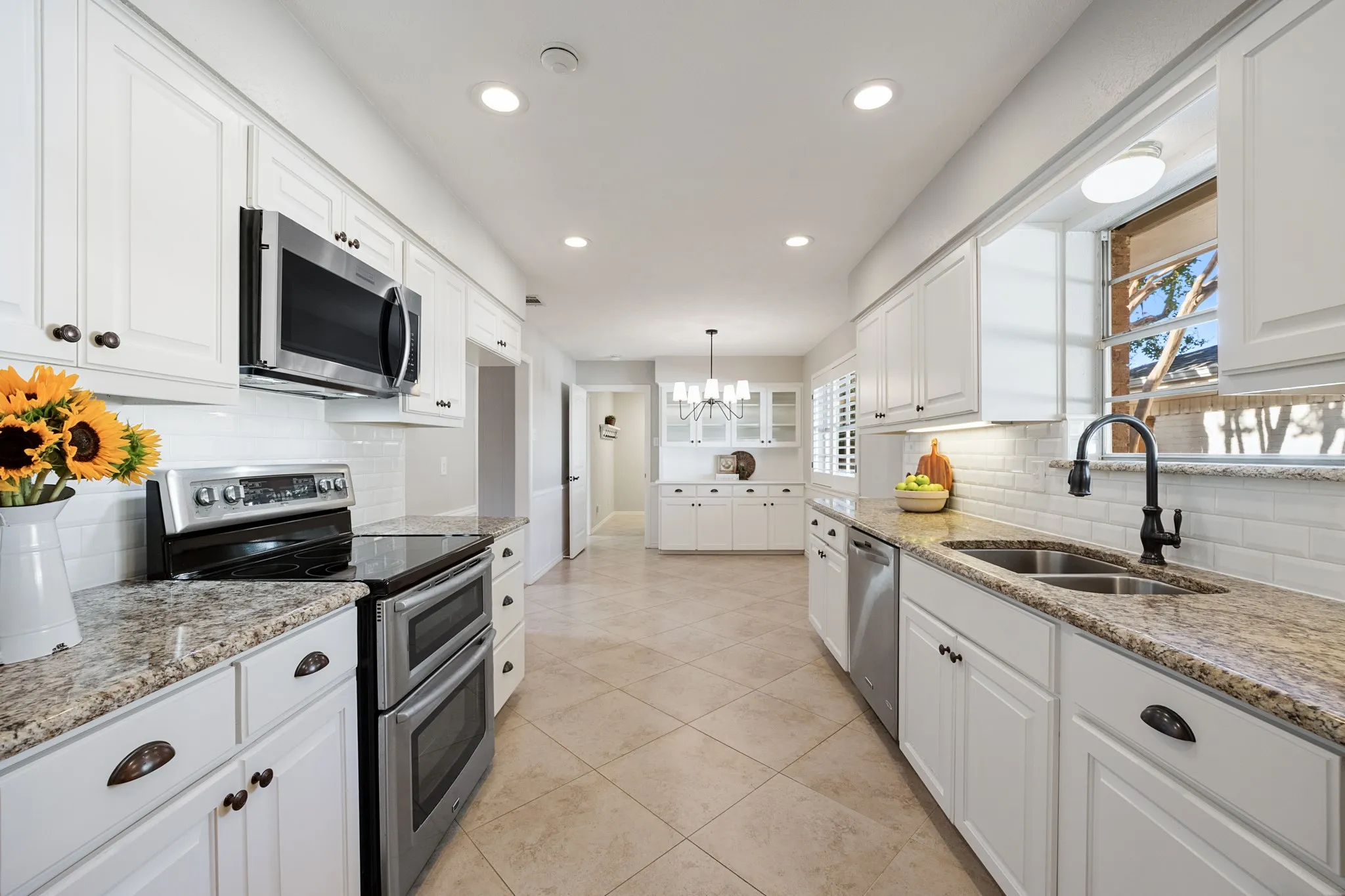 Single Family Residence For Sale in Dallas County , 7406 La Manga Drive, Dallas, Texas 75248, 4 Bedroom, 3 Bathroom, 2 Garage spaces, 2,210 Sqft, built in 1972, mls#21361839, Real Estate Agent in Dallas, Homes For Sale in Dallas county, Homes For Sale in Dallas, Realtor in Dallas Texas, Real Estate Brokerage Independent Realty Texas, Luminita Cordes Realtor