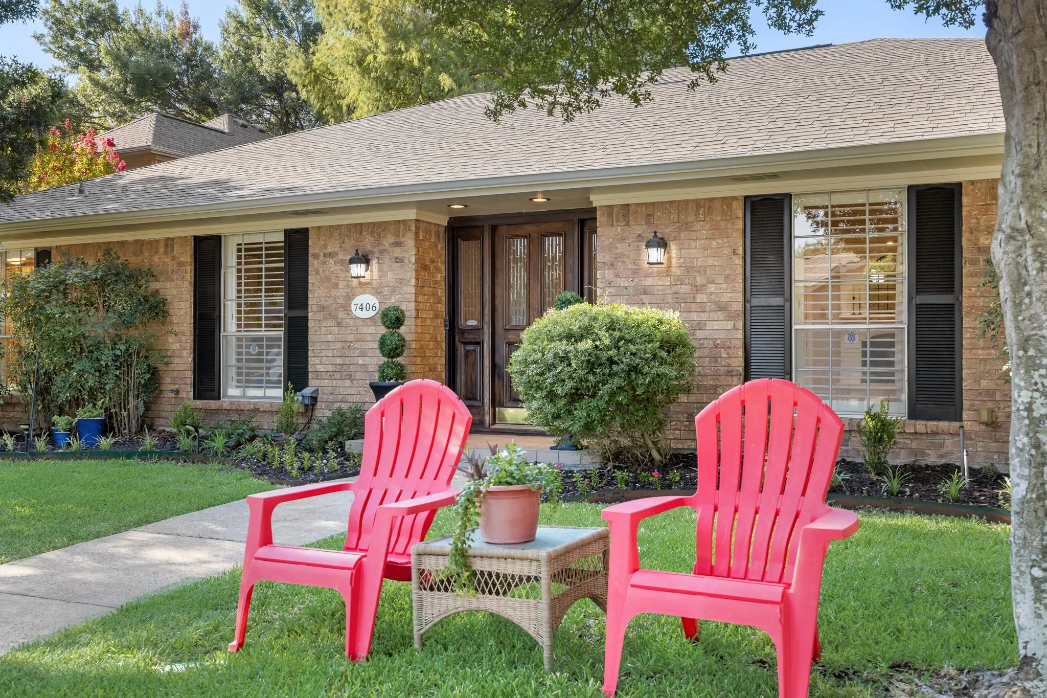 Single Family Residence For Sale in Dallas County , 7406 La Manga Drive, Dallas, Texas 75248, 4 Bedroom, 3 Bathroom, 2 Garage spaces, 2,210 Sqft, built in 1972, mls#21361839, Real Estate Agent in Dallas, Homes For Sale in Dallas county, Homes For Sale in Dallas, Realtor in Dallas Texas, Real Estate Brokerage Independent Realty Texas, Luminita Cordes Realtor