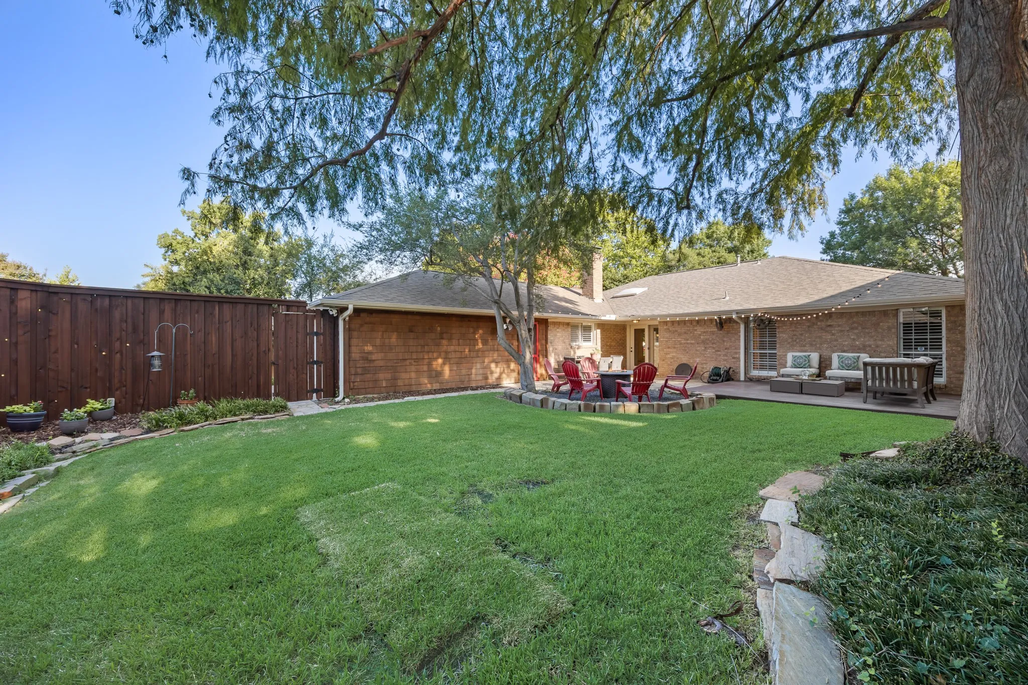 Single Family Residence For Sale in Dallas County , 7406 La Manga Drive, Dallas, Texas 75248, 4 Bedroom, 3 Bathroom, 2 Garage spaces, 2,210 Sqft, built in 1972, mls#21361839, Real Estate Agent in Dallas, Homes For Sale in Dallas county, Homes For Sale in Dallas, Realtor in Dallas Texas, Real Estate Brokerage Independent Realty Texas, Luminita Cordes Realtor