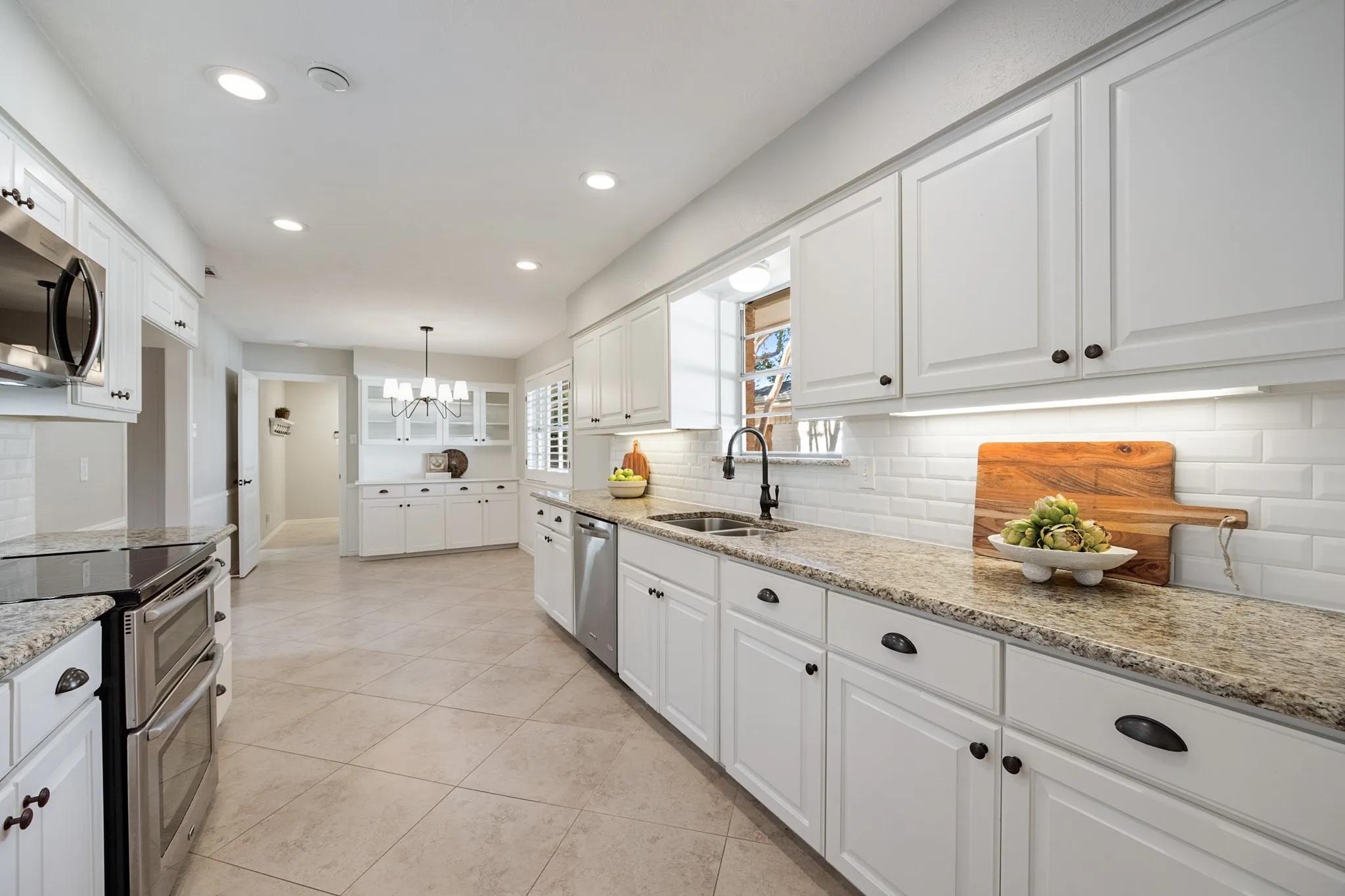 Single Family Residence For Sale in Dallas County , 7406 La Manga Drive, Dallas, Texas 75248, 4 Bedroom, 3 Bathroom, 2 Garage spaces, 2,210 Sqft, built in 1972, mls#21361839, Real Estate Agent in Dallas, Homes For Sale in Dallas county, Homes For Sale in Dallas, Realtor in Dallas Texas, Real Estate Brokerage Independent Realty Texas, Luminita Cordes Realtor