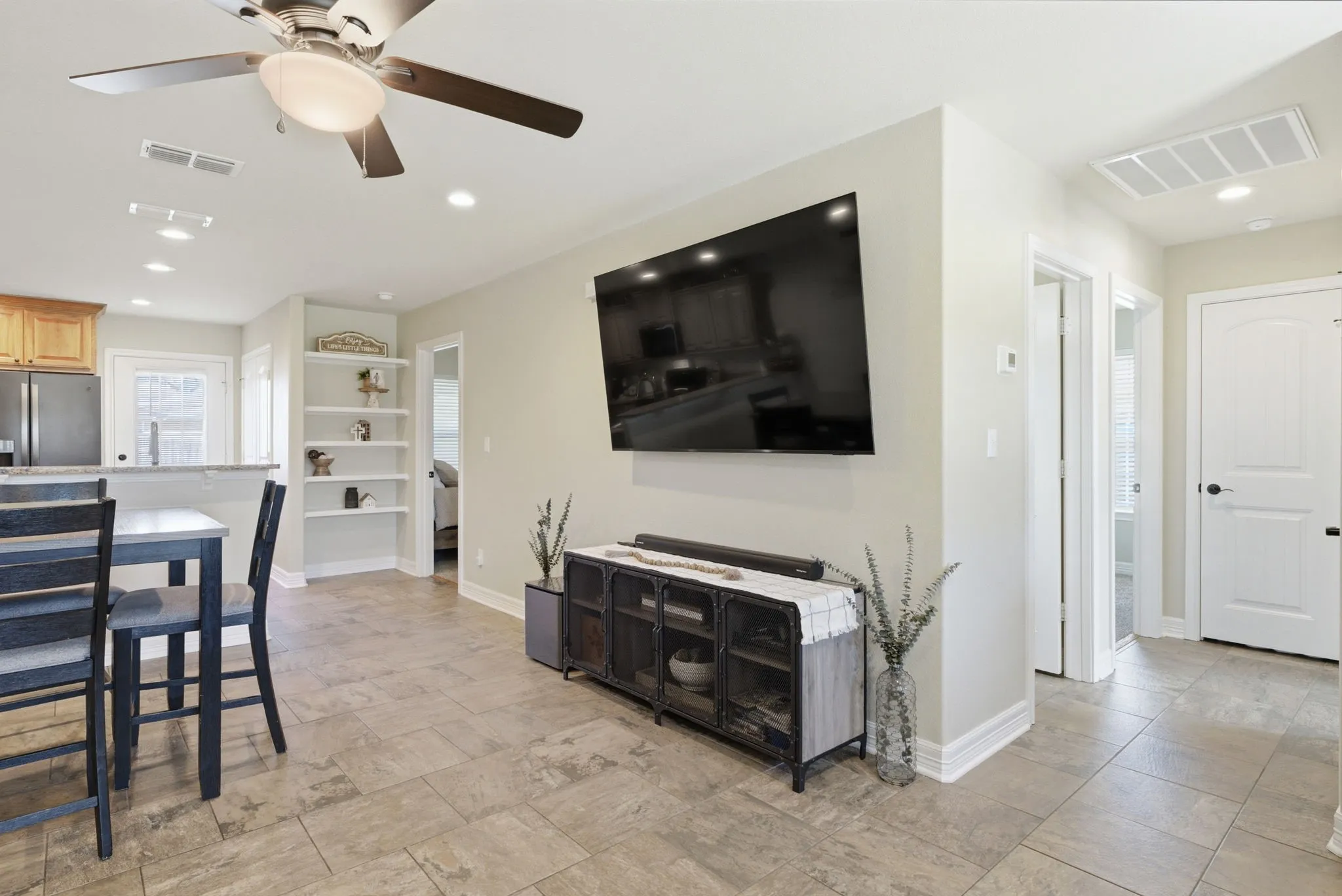 Single Family Residence For Sale in Smith County , 213 Freeman Street, Lindale, Texas 75771, 3 Bedroom, 2 Bathroom, 1 Garage spaces, 1,303 Sqft, built in 2020, mls#21362977, Real Estate Agent in Lindale, Homes For Sale in Smith county, Homes For Sale in Lindale, Realtor in Lindale Texas, Real Estate Brokerage Independent Realty Texas, Luminita Cordes Realtor