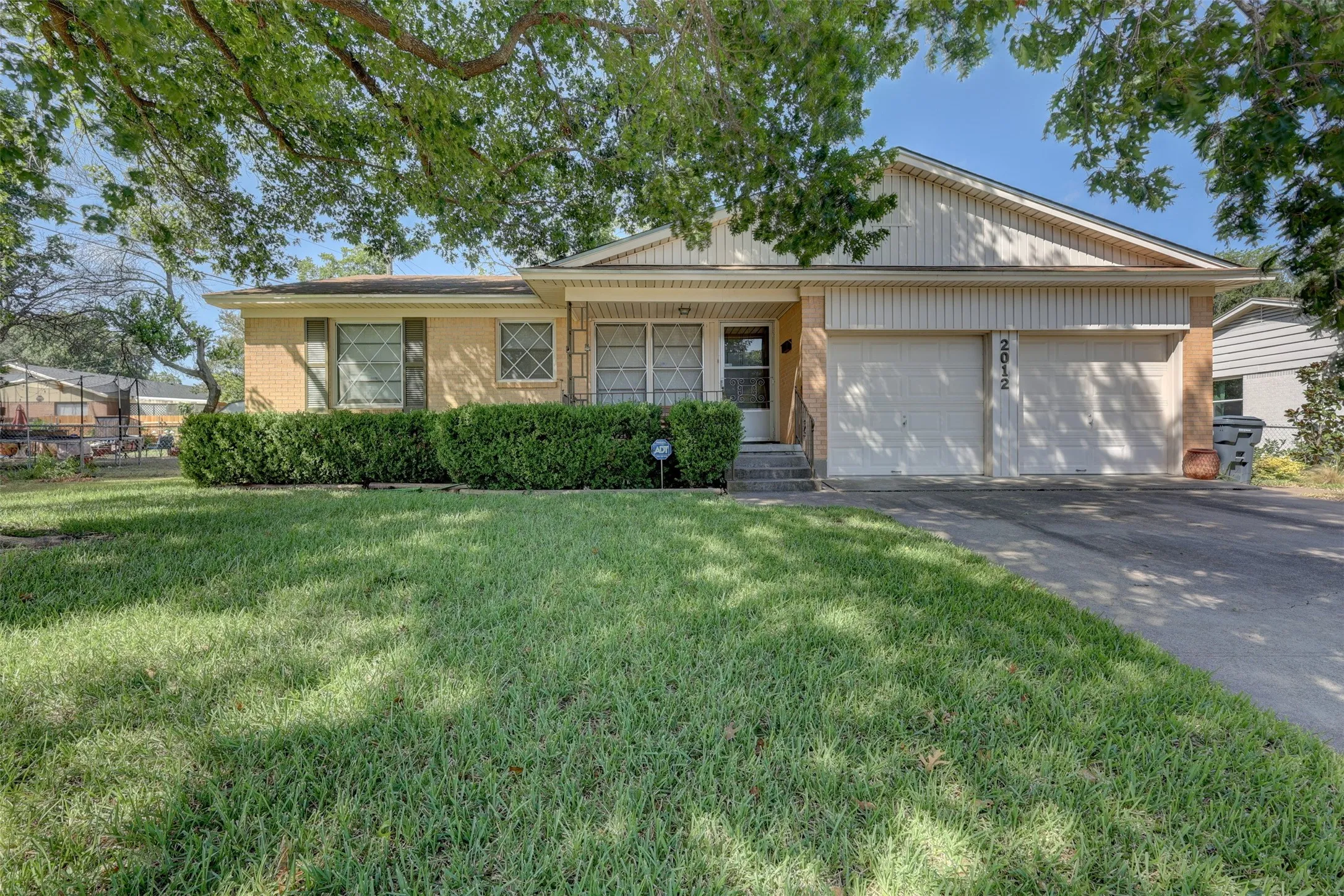 Single Family Residence For Sale in Mc Lennan County , 2012 Mountainview Drive, Waco, Texas 76710, 2 Bedroom, 2 Bathroom, 1 Garage spaces, 1,223 Sqft, built in 1958, mls#21363004, Real Estate Agent in Waco, Homes For Sale in Mc Lennan county, Homes For Sale in Waco, Realtor in Waco Texas, Real Estate Brokerage Independent Realty Texas, Luminita Cordes Realtor