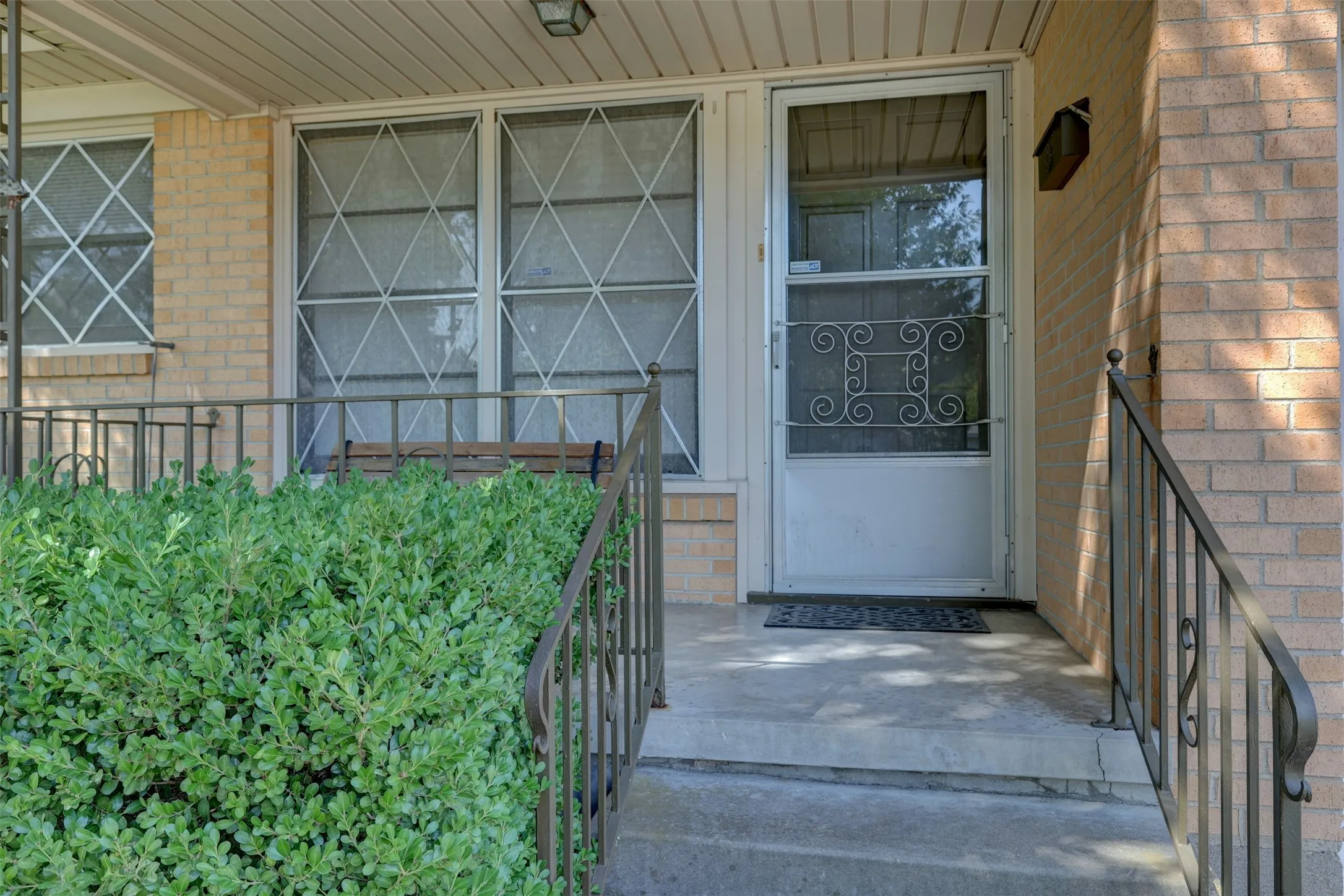 Single Family Residence For Sale in Mc Lennan County , 2012 Mountainview Drive, Waco, Texas 76710, 2 Bedroom, 2 Bathroom, 1 Garage spaces, 1,223 Sqft, built in 1958, mls#21363004, Real Estate Agent in Waco, Homes For Sale in Mc Lennan county, Homes For Sale in Waco, Realtor in Waco Texas, Real Estate Brokerage Independent Realty Texas, Luminita Cordes Realtor