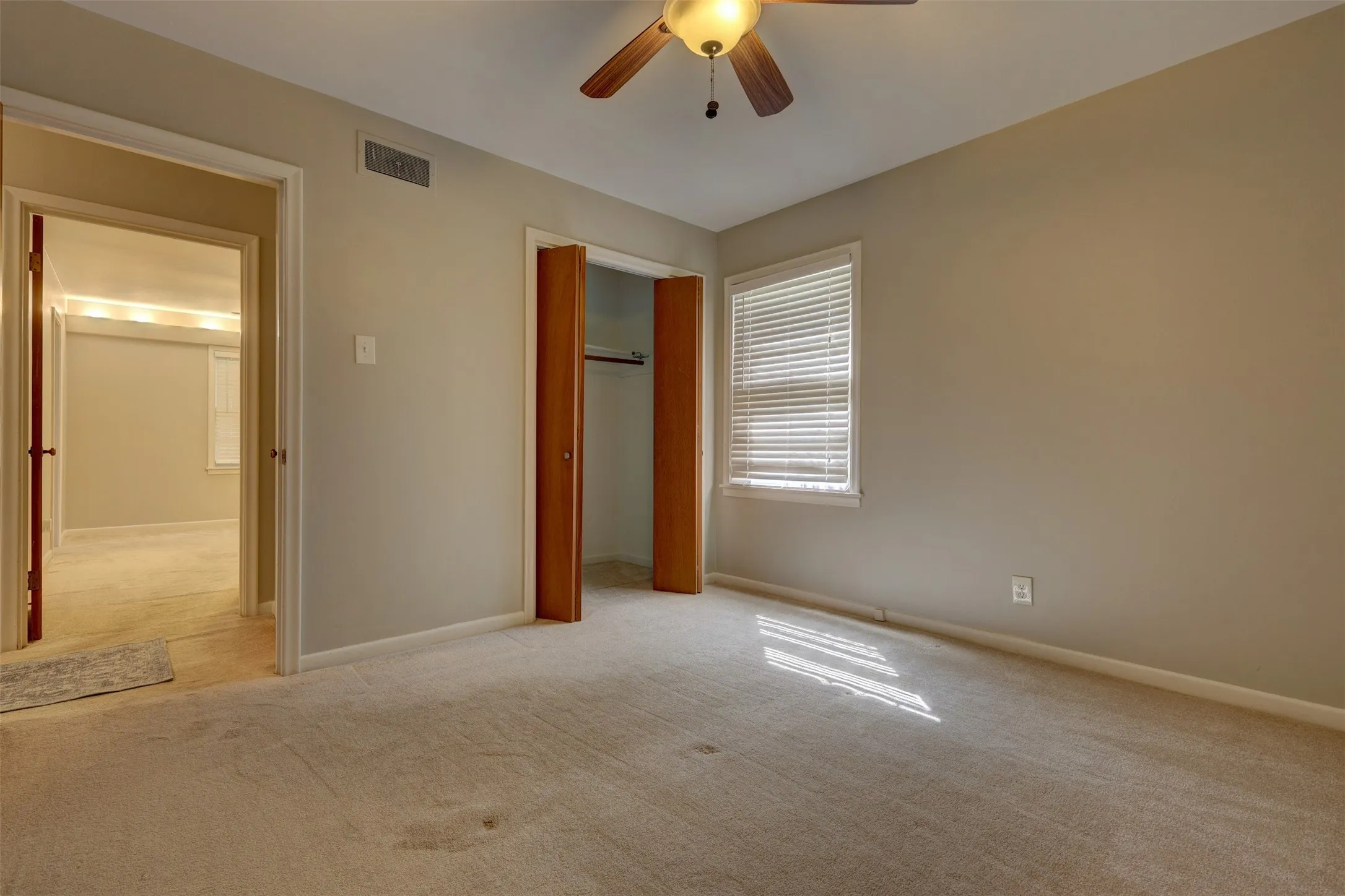 Single Family Residence For Sale in Mc Lennan County , 2012 Mountainview Drive, Waco, Texas 76710, 2 Bedroom, 2 Bathroom, 1 Garage spaces, 1,223 Sqft, built in 1958, mls#21363004, Real Estate Agent in Waco, Homes For Sale in Mc Lennan county, Homes For Sale in Waco, Realtor in Waco Texas, Real Estate Brokerage Independent Realty Texas, Luminita Cordes Realtor