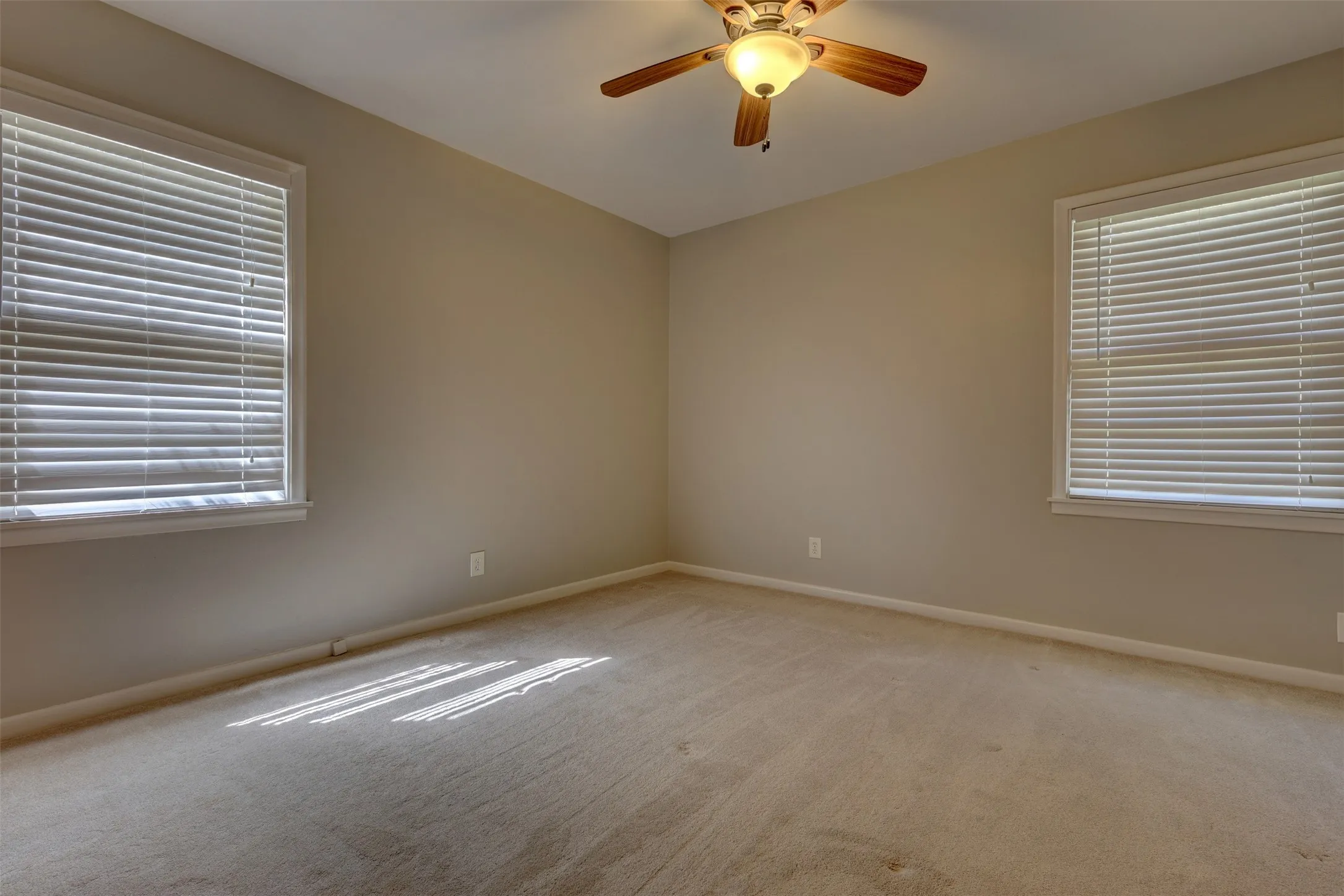 Single Family Residence For Sale in Mc Lennan County , 2012 Mountainview Drive, Waco, Texas 76710, 2 Bedroom, 2 Bathroom, 1 Garage spaces, 1,223 Sqft, built in 1958, mls#21363004, Real Estate Agent in Waco, Homes For Sale in Mc Lennan county, Homes For Sale in Waco, Realtor in Waco Texas, Real Estate Brokerage Independent Realty Texas, Luminita Cordes Realtor