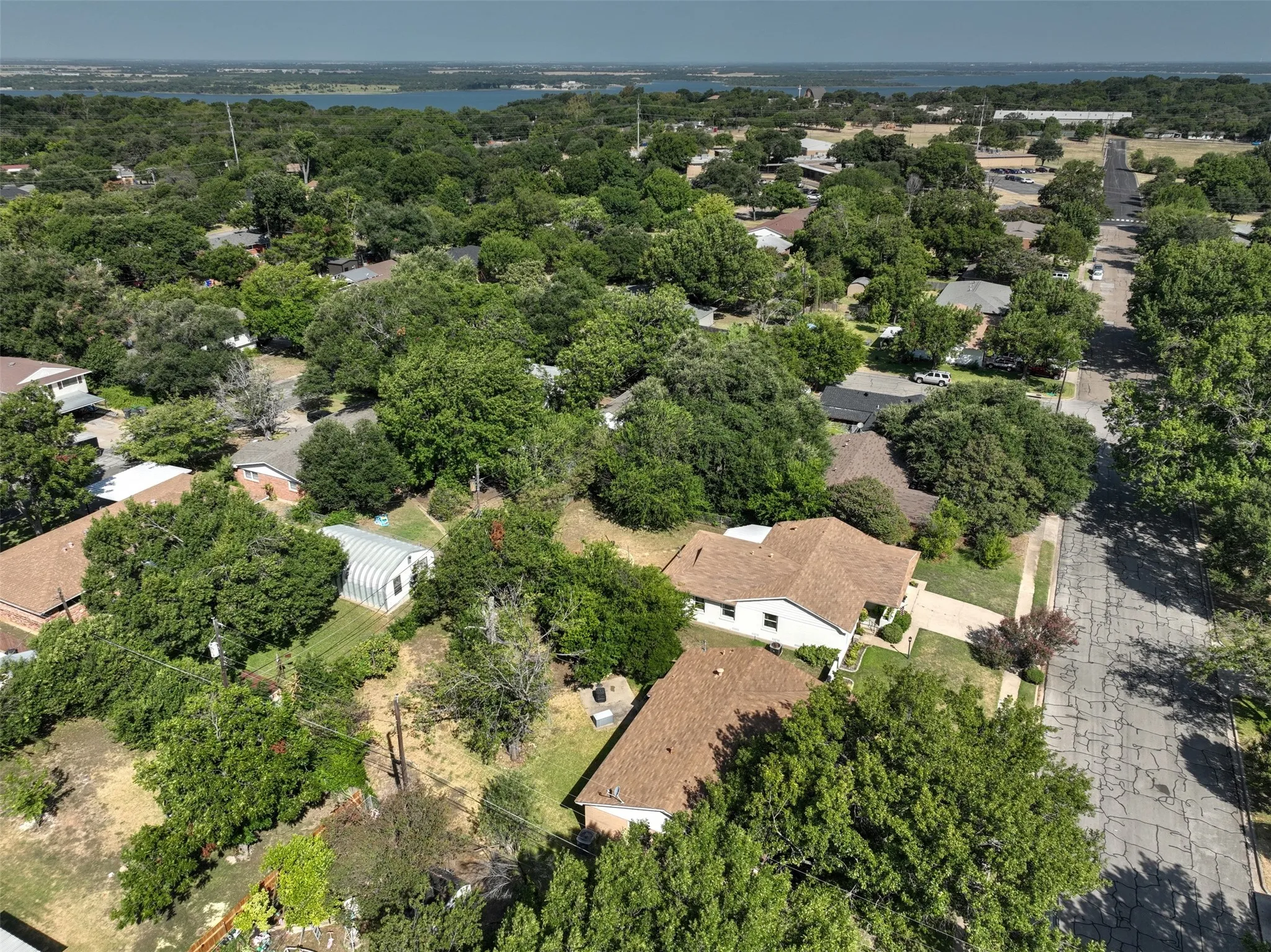 Single Family Residence For Sale in Mc Lennan County , 2012 Mountainview Drive, Waco, Texas 76710, 2 Bedroom, 2 Bathroom, 1 Garage spaces, 1,223 Sqft, built in 1958, mls#21363004, Real Estate Agent in Waco, Homes For Sale in Mc Lennan county, Homes For Sale in Waco, Realtor in Waco Texas, Real Estate Brokerage Independent Realty Texas, Luminita Cordes Realtor