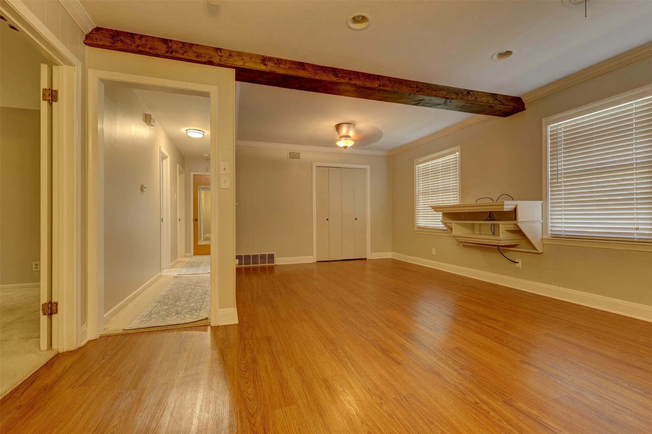 Single Family Residence For Sale in Mc Lennan County , 2012 Mountainview Drive, Waco, Texas 76710, 2 Bedroom, 2 Bathroom, 1 Garage spaces, 1,223 Sqft, built in 1958, mls#21363004, Real Estate Agent in Waco, Homes For Sale in Mc Lennan county, Homes For Sale in Waco, Realtor in Waco Texas, Real Estate Brokerage Independent Realty Texas, Luminita Cordes Realtor
