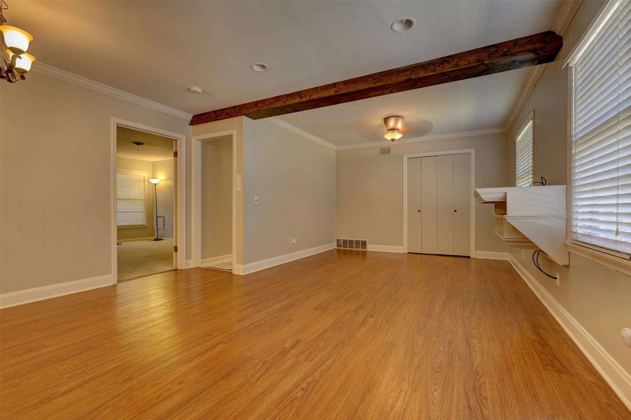 Single Family Residence For Sale in Mc Lennan County , 2012 Mountainview Drive, Waco, Texas 76710, 2 Bedroom, 2 Bathroom, 1 Garage spaces, 1,223 Sqft, built in 1958, mls#21363004, Real Estate Agent in Waco, Homes For Sale in Mc Lennan county, Homes For Sale in Waco, Realtor in Waco Texas, Real Estate Brokerage Independent Realty Texas, Luminita Cordes Realtor