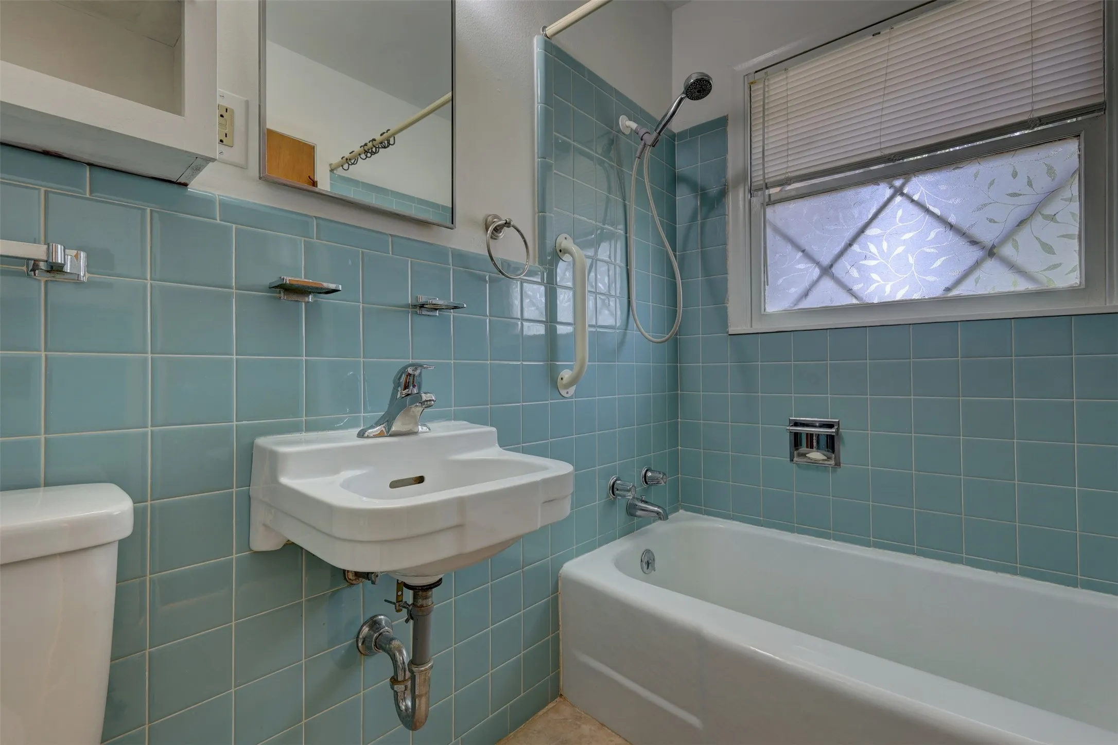 Single Family Residence For Sale in Mc Lennan County , 2012 Mountainview Drive, Waco, Texas 76710, 2 Bedroom, 2 Bathroom, 1 Garage spaces, 1,223 Sqft, built in 1958, mls#21363004, Real Estate Agent in Waco, Homes For Sale in Mc Lennan county, Homes For Sale in Waco, Realtor in Waco Texas, Real Estate Brokerage Independent Realty Texas, Luminita Cordes Realtor