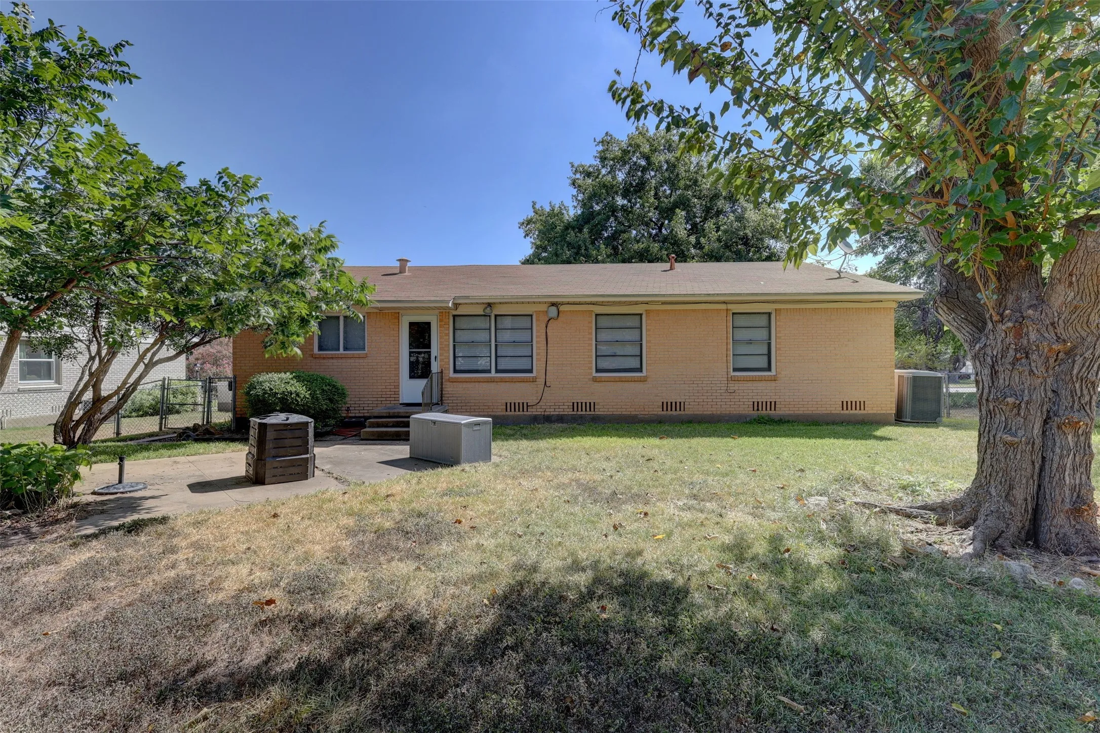 Single Family Residence For Sale in Mc Lennan County , 2012 Mountainview Drive, Waco, Texas 76710, 2 Bedroom, 2 Bathroom, 1 Garage spaces, 1,223 Sqft, built in 1958, mls#21363004, Real Estate Agent in Waco, Homes For Sale in Mc Lennan county, Homes For Sale in Waco, Realtor in Waco Texas, Real Estate Brokerage Independent Realty Texas, Luminita Cordes Realtor