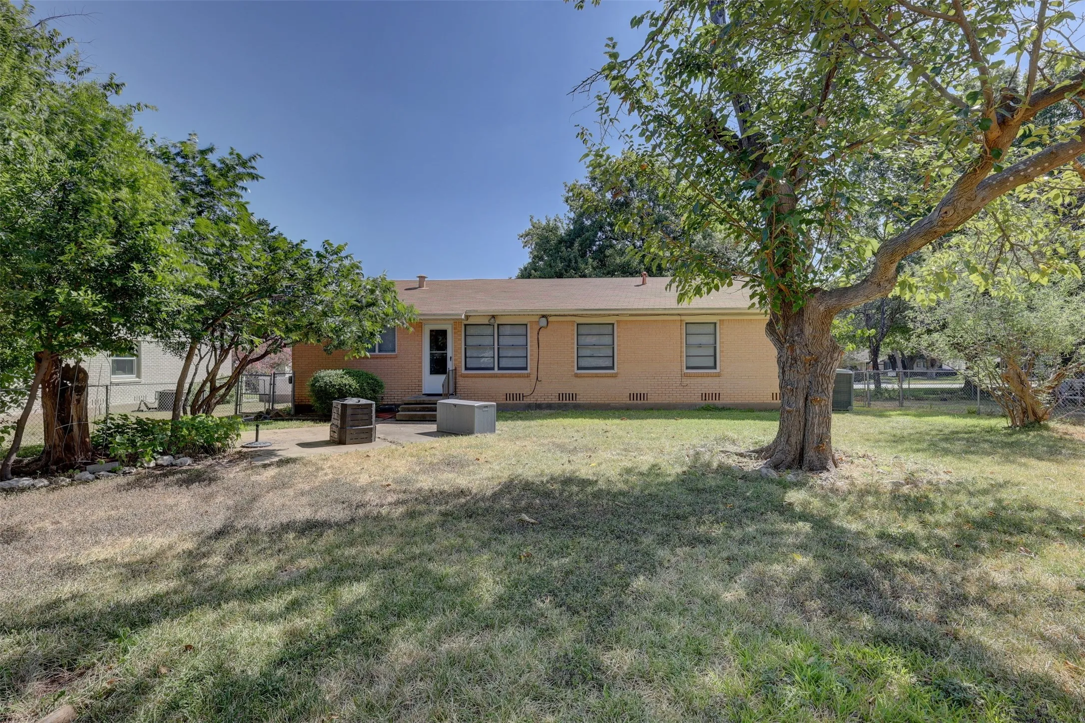 Single Family Residence For Sale in Mc Lennan County , 2012 Mountainview Drive, Waco, Texas 76710, 2 Bedroom, 2 Bathroom, 1 Garage spaces, 1,223 Sqft, built in 1958, mls#21363004, Real Estate Agent in Waco, Homes For Sale in Mc Lennan county, Homes For Sale in Waco, Realtor in Waco Texas, Real Estate Brokerage Independent Realty Texas, Luminita Cordes Realtor