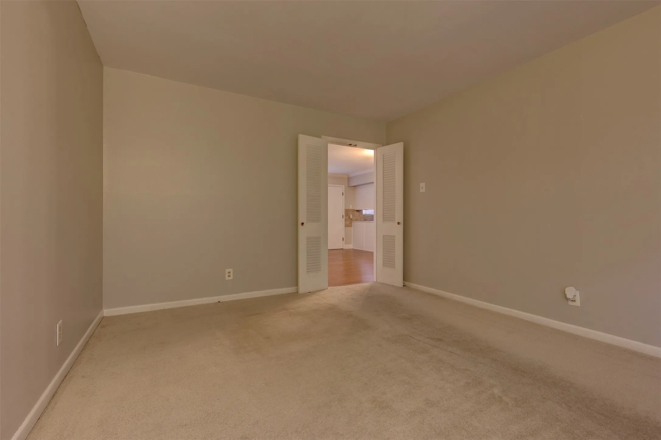 Single Family Residence For Sale in Mc Lennan County , 2012 Mountainview Drive, Waco, Texas 76710, 2 Bedroom, 2 Bathroom, 1 Garage spaces, 1,223 Sqft, built in 1958, mls#21363004, Real Estate Agent in Waco, Homes For Sale in Mc Lennan county, Homes For Sale in Waco, Realtor in Waco Texas, Real Estate Brokerage Independent Realty Texas, Luminita Cordes Realtor