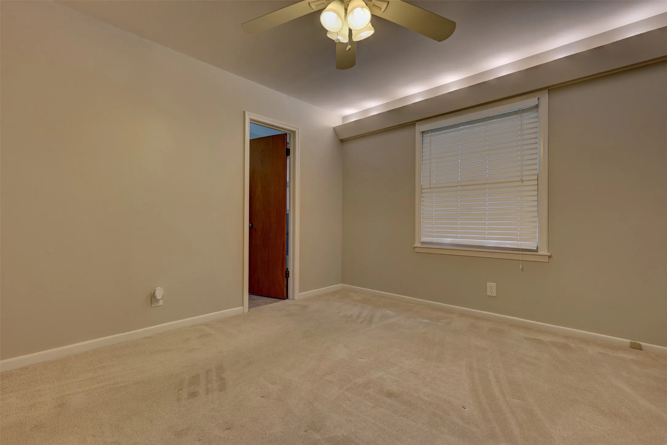 Single Family Residence For Sale in Mc Lennan County , 2012 Mountainview Drive, Waco, Texas 76710, 2 Bedroom, 2 Bathroom, 1 Garage spaces, 1,223 Sqft, built in 1958, mls#21363004, Real Estate Agent in Waco, Homes For Sale in Mc Lennan county, Homes For Sale in Waco, Realtor in Waco Texas, Real Estate Brokerage Independent Realty Texas, Luminita Cordes Realtor