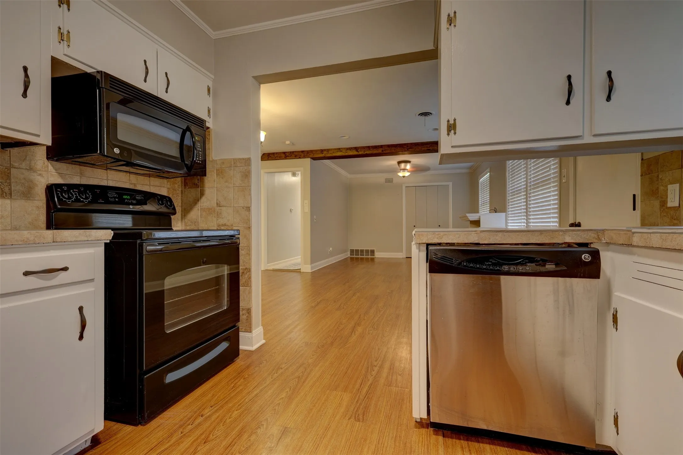 Single Family Residence For Sale in Mc Lennan County , 2012 Mountainview Drive, Waco, Texas 76710, 2 Bedroom, 2 Bathroom, 1 Garage spaces, 1,223 Sqft, built in 1958, mls#21363004, Real Estate Agent in Waco, Homes For Sale in Mc Lennan county, Homes For Sale in Waco, Realtor in Waco Texas, Real Estate Brokerage Independent Realty Texas, Luminita Cordes Realtor