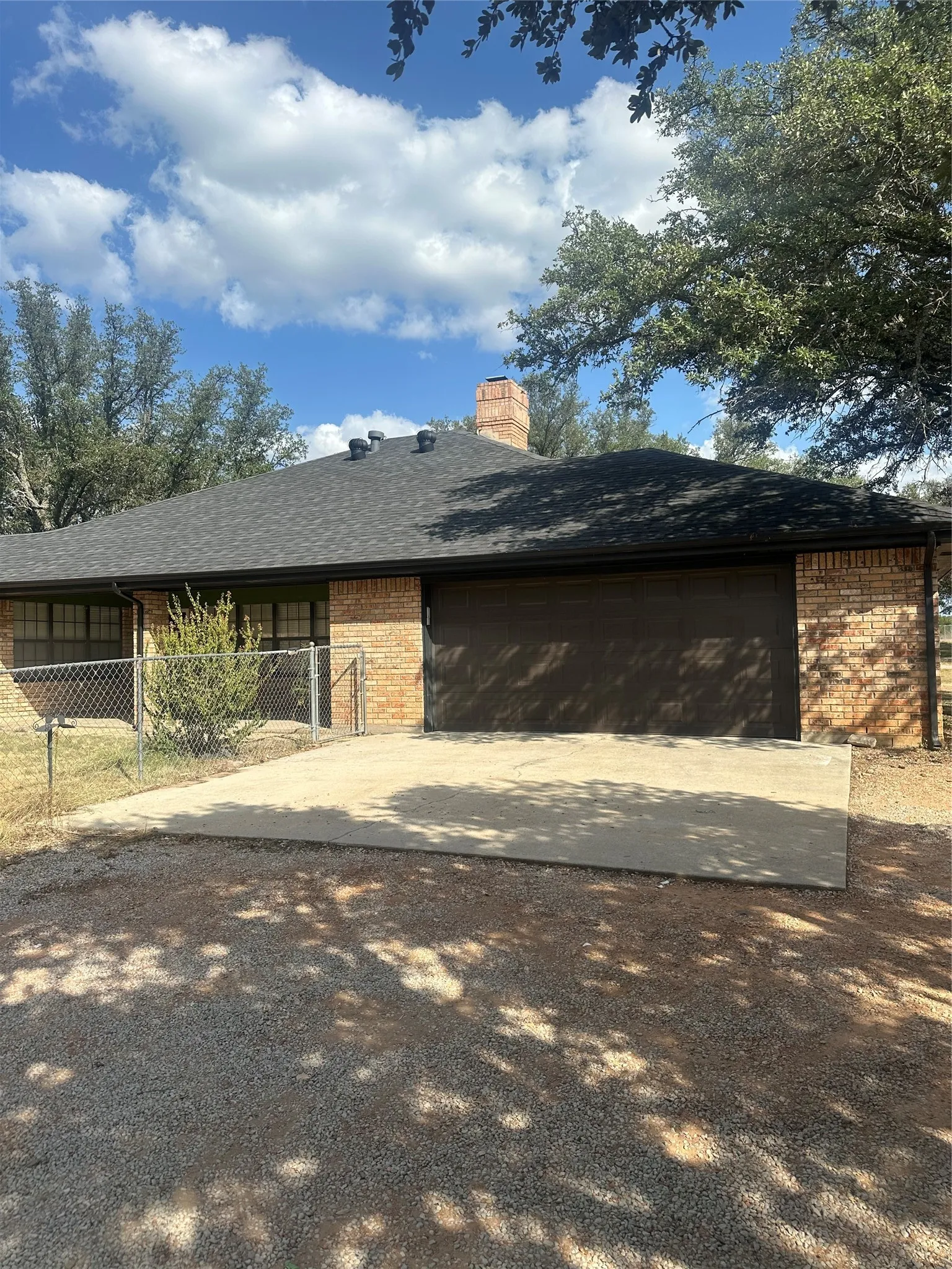 Single Family Residence For Sale in Brown County , 5251 FM 2126, Brownwood, Texas 76801, 3 Bedroom, 2 Bathroom, 2 Garage spaces, 2,060 Sqft, built in 1992, mls#21356310, Real Estate Agent in Brownwood, Homes For Sale in Brown county, Homes For Sale in Brownwood, Realtor in Brownwood Texas, Real Estate Brokerage Independent Realty Texas, Luminita Cordes Realtor