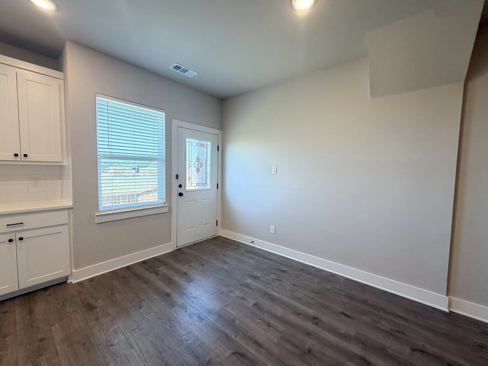 Townhouse For Rent in Johnson County , 920 Cooksey Court B, Grandview, Texas 76050, 3 Bedroom, 3 Bathroom, 2 Garage spaces, 1,584 Sqft, built in 2024, mls#21362849, Real Estate Agent in Grandview, Homes For Rent in Johnson county, Homes For Rent in Grandview, Realtor in Grandview Texas, Real Estate Brokerage Independent Realty Texas, Luminita Cordes Realtor