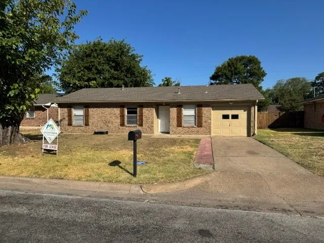 Single Family Residence For Rent in Kaufman County , 111 Freeman Street, Terrell, Texas 75160, 4 Bedroom, 2 Bathroom, Garage spaces, 1,052 Sqft, built in 1971, mls#21362793, Real Estate Agent in Terrell, Homes For Rent in Kaufman county, Homes For Rent in Terrell, Realtor in Terrell Texas, Real Estate Brokerage Independent Realty Texas, Luminita Cordes Realtor