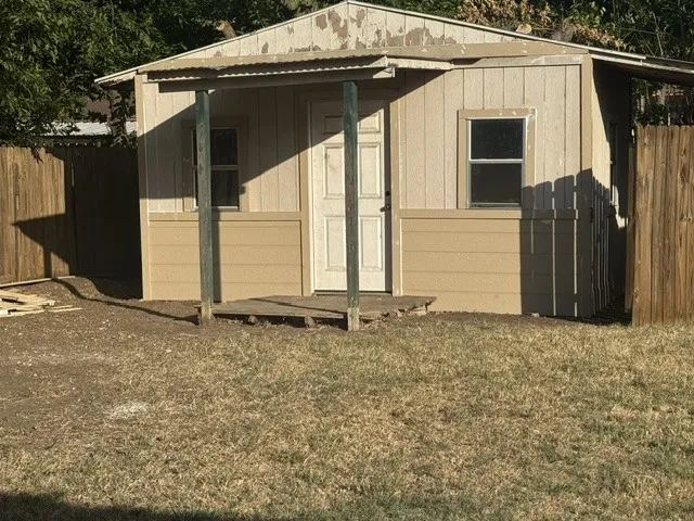 Single Family Residence For Rent in Kaufman County , 111 Freeman Street, Terrell, Texas 75160, 4 Bedroom, 2 Bathroom, Garage spaces, 1,052 Sqft, built in 1971, mls#21362793, Real Estate Agent in Terrell, Homes For Rent in Kaufman county, Homes For Rent in Terrell, Realtor in Terrell Texas, Real Estate Brokerage Independent Realty Texas, Luminita Cordes Realtor