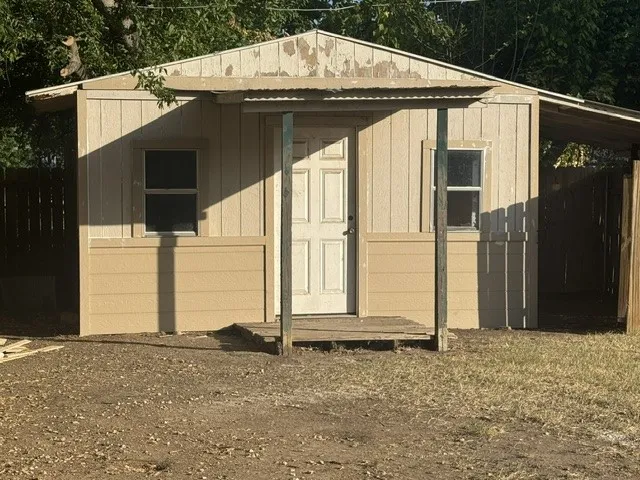 Single Family Residence For Rent in Kaufman County , 111 Freeman Street, Terrell, Texas 75160, 4 Bedroom, 2 Bathroom, Garage spaces, 1,052 Sqft, built in 1971, mls#21362793, Real Estate Agent in Terrell, Homes For Rent in Kaufman county, Homes For Rent in Terrell, Realtor in Terrell Texas, Real Estate Brokerage Independent Realty Texas, Luminita Cordes Realtor