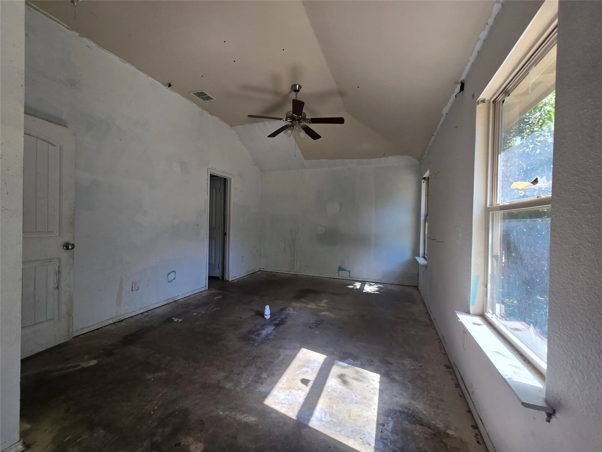 Single Family Residence For Sale in Hood County , 4204 Sapphire Lane, Granbury, Texas 76049, 3 Bedroom, 2 Bathroom, 2 Garage spaces, 1,262 Sqft, built in 2011, mls#21359770, Real Estate Agent in Granbury, Homes For Sale in Hood county, Homes For Sale in Granbury, Realtor in Granbury Texas, Real Estate Brokerage Independent Realty Texas, Luminita Cordes Realtor