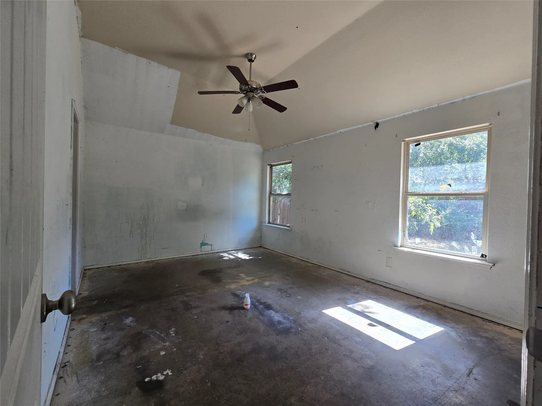 Single Family Residence For Sale in Hood County , 4204 Sapphire Lane, Granbury, Texas 76049, 3 Bedroom, 2 Bathroom, 2 Garage spaces, 1,262 Sqft, built in 2011, mls#21359770, Real Estate Agent in Granbury, Homes For Sale in Hood county, Homes For Sale in Granbury, Realtor in Granbury Texas, Real Estate Brokerage Independent Realty Texas, Luminita Cordes Realtor
