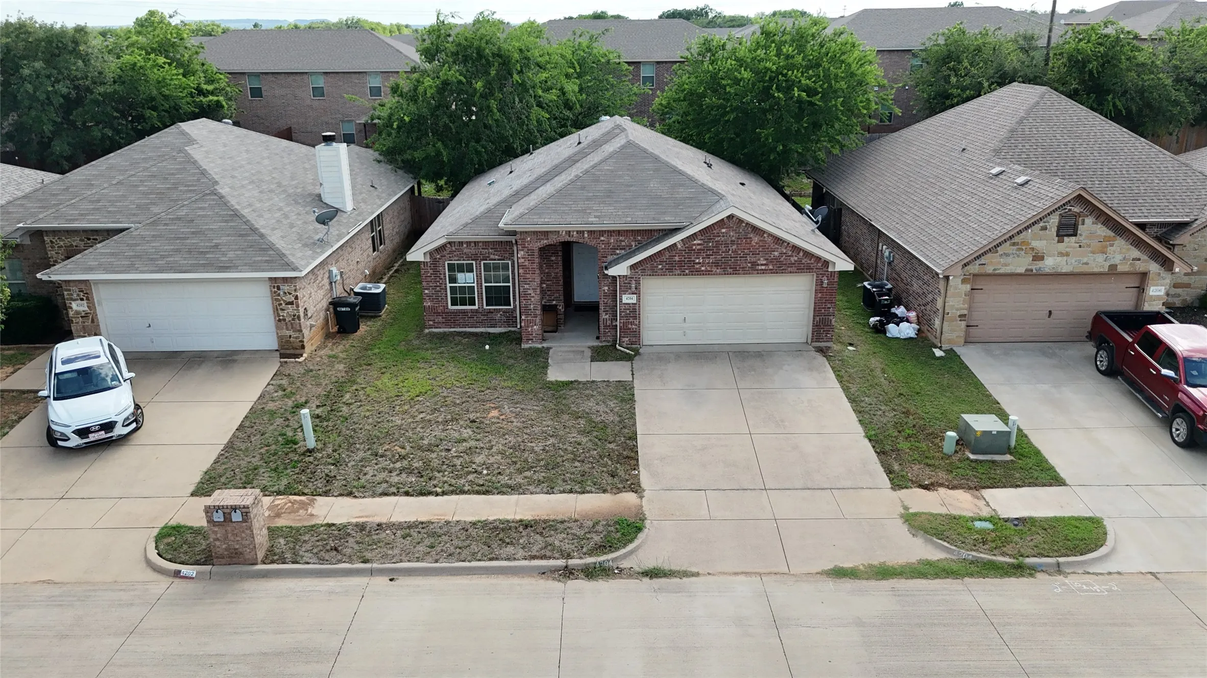 Single Family Residence For Sale in Hood County , 4204 Sapphire Lane, Granbury, Texas 76049, 3 Bedroom, 2 Bathroom, 2 Garage spaces, 1,262 Sqft, built in 2011, mls#21359770, Real Estate Agent in Granbury, Homes For Sale in Hood county, Homes For Sale in Granbury, Realtor in Granbury Texas, Real Estate Brokerage Independent Realty Texas, Luminita Cordes Realtor