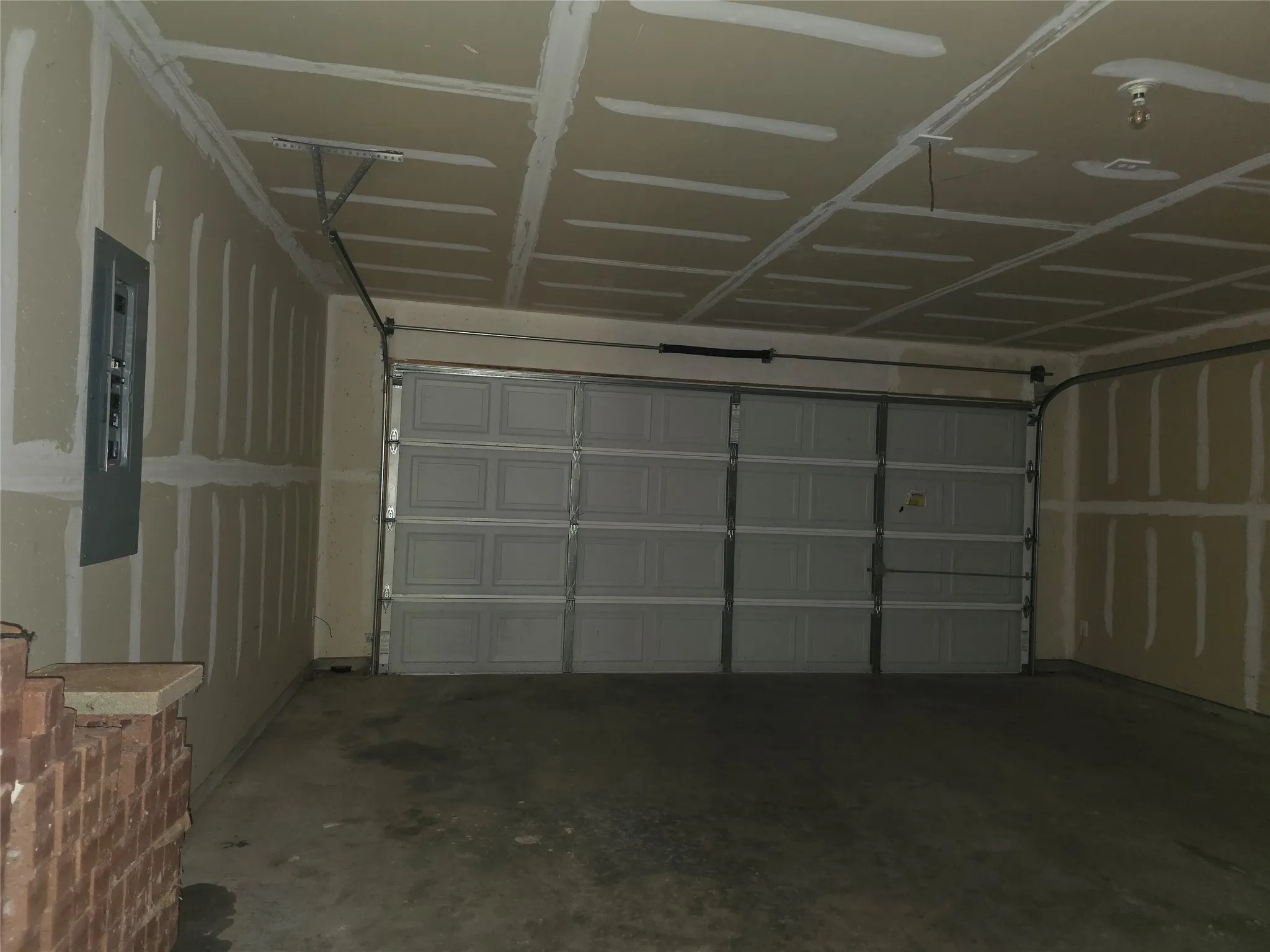 Single Family Residence For Sale in Hood County , 4204 Sapphire Lane, Granbury, Texas 76049, 3 Bedroom, 2 Bathroom, 2 Garage spaces, 1,262 Sqft, built in 2011, mls#21359770, Real Estate Agent in Granbury, Homes For Sale in Hood county, Homes For Sale in Granbury, Realtor in Granbury Texas, Real Estate Brokerage Independent Realty Texas, Luminita Cordes Realtor