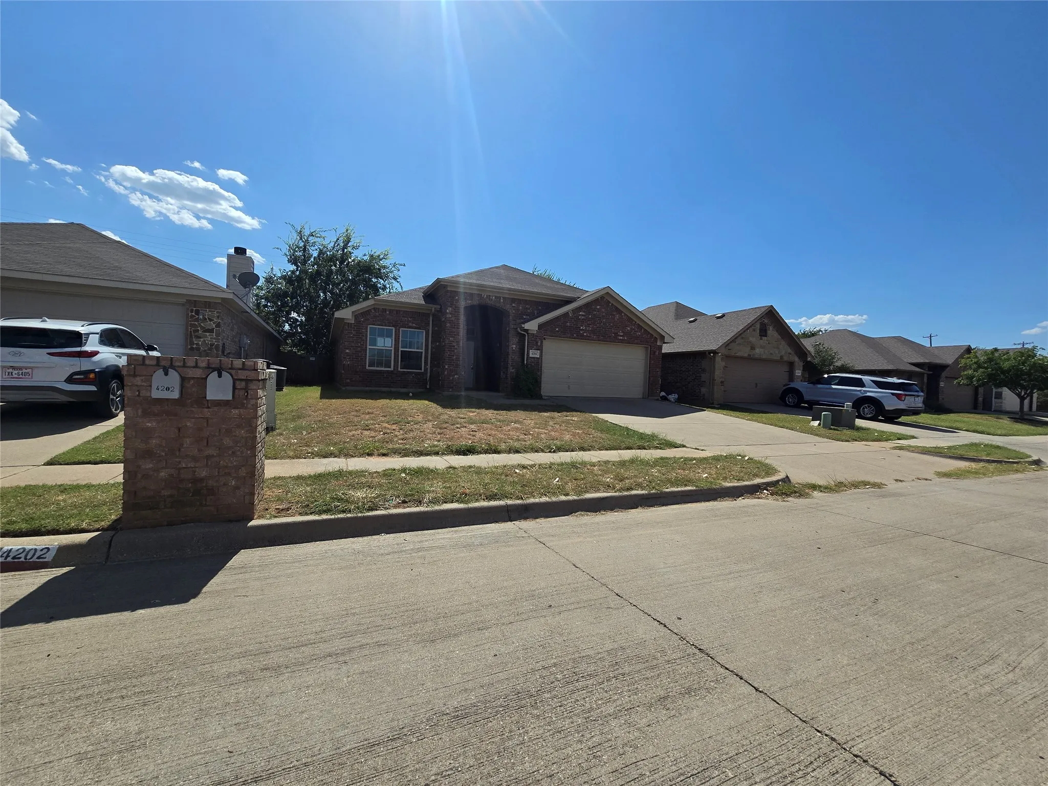 Single Family Residence For Sale in Hood County , 4204 Sapphire Lane, Granbury, Texas 76049, 3 Bedroom, 2 Bathroom, 2 Garage spaces, 1,262 Sqft, built in 2011, mls#21359770, Real Estate Agent in Granbury, Homes For Sale in Hood county, Homes For Sale in Granbury, Realtor in Granbury Texas, Real Estate Brokerage Independent Realty Texas, Luminita Cordes Realtor