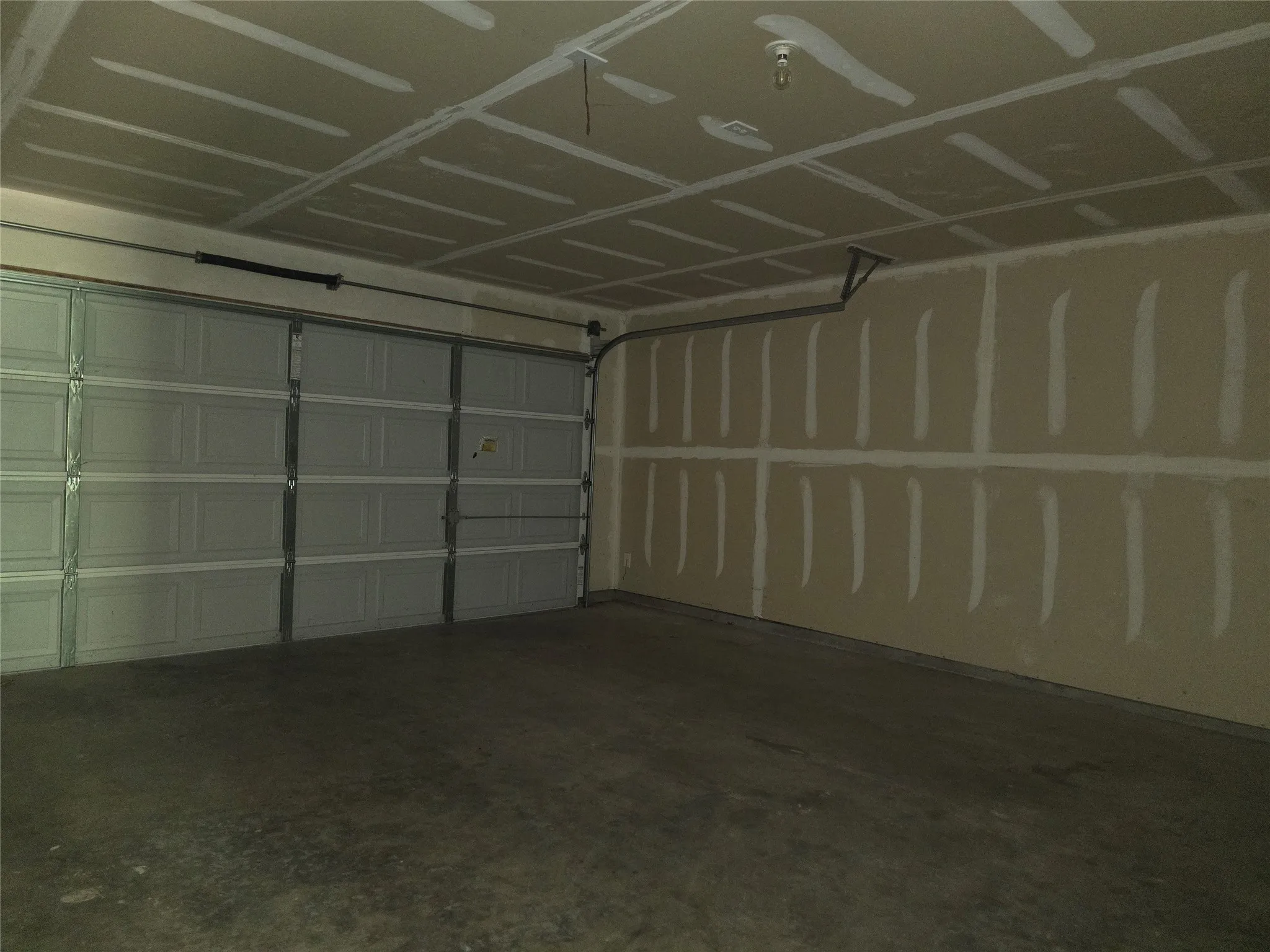 Single Family Residence For Sale in Hood County , 4204 Sapphire Lane, Granbury, Texas 76049, 3 Bedroom, 2 Bathroom, 2 Garage spaces, 1,262 Sqft, built in 2011, mls#21359770, Real Estate Agent in Granbury, Homes For Sale in Hood county, Homes For Sale in Granbury, Realtor in Granbury Texas, Real Estate Brokerage Independent Realty Texas, Luminita Cordes Realtor