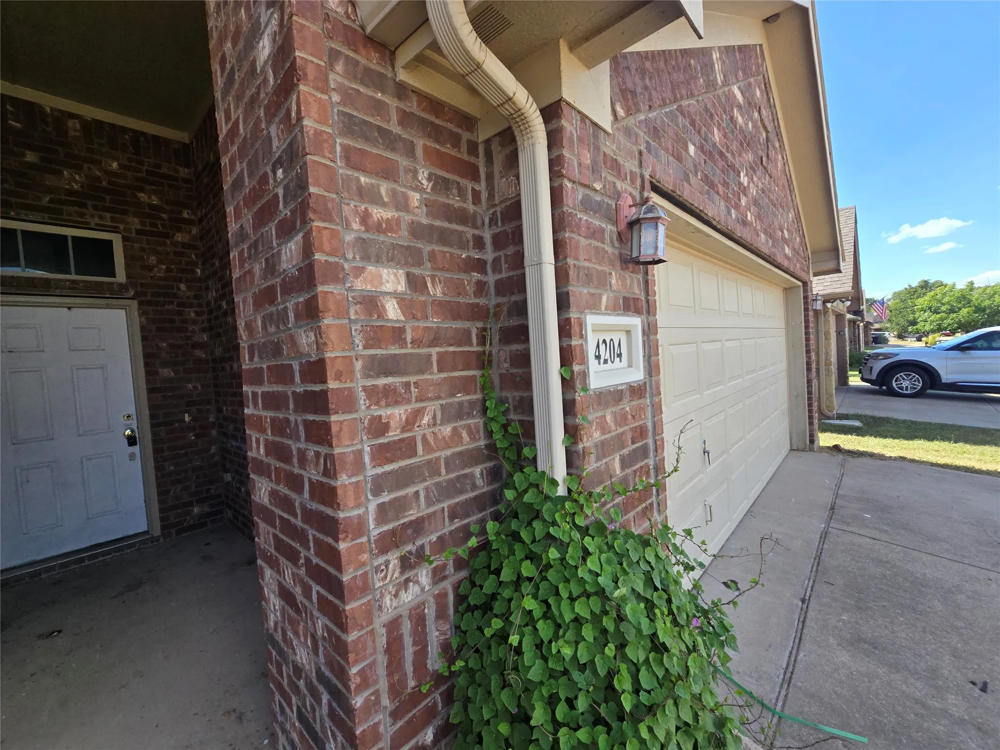 Single Family Residence For Sale in Hood County , 4204 Sapphire Lane, Granbury, Texas 76049, 3 Bedroom, 2 Bathroom, 2 Garage spaces, 1,262 Sqft, built in 2011, mls#21359770, Real Estate Agent in Granbury, Homes For Sale in Hood county, Homes For Sale in Granbury, Realtor in Granbury Texas, Real Estate Brokerage Independent Realty Texas, Luminita Cordes Realtor