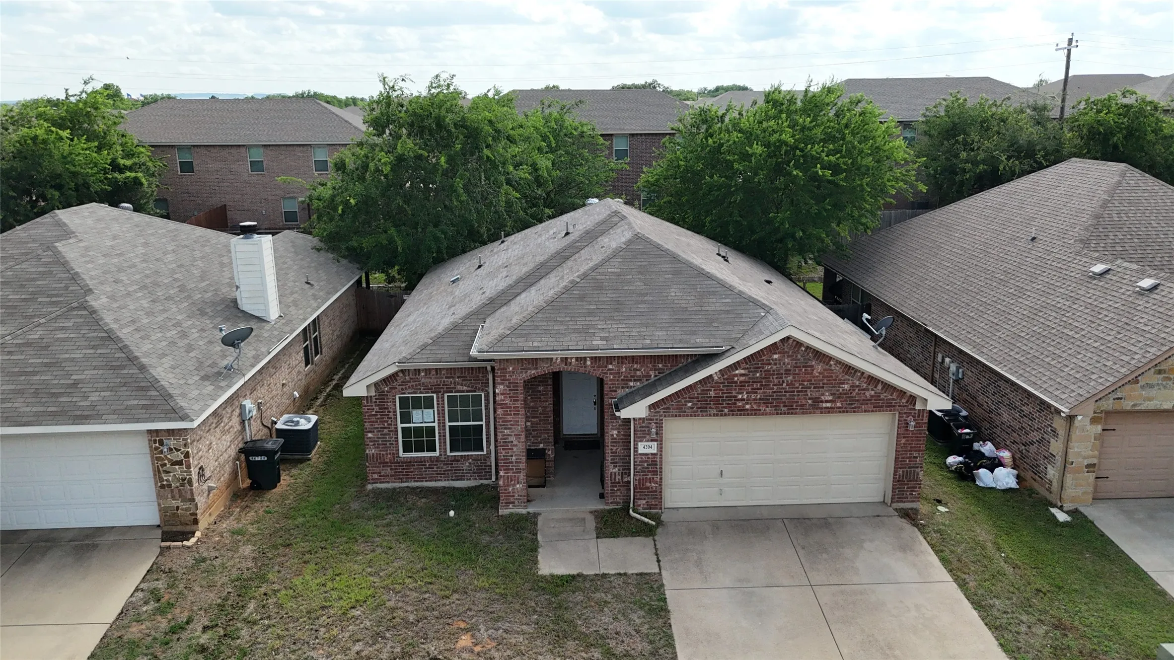 Single Family Residence For Sale in Hood County , 4204 Sapphire Lane, Granbury, Texas 76049, 3 Bedroom, 2 Bathroom, 2 Garage spaces, 1,262 Sqft, built in 2011, mls#21359770, Real Estate Agent in Granbury, Homes For Sale in Hood county, Homes For Sale in Granbury, Realtor in Granbury Texas, Real Estate Brokerage Independent Realty Texas, Luminita Cordes Realtor