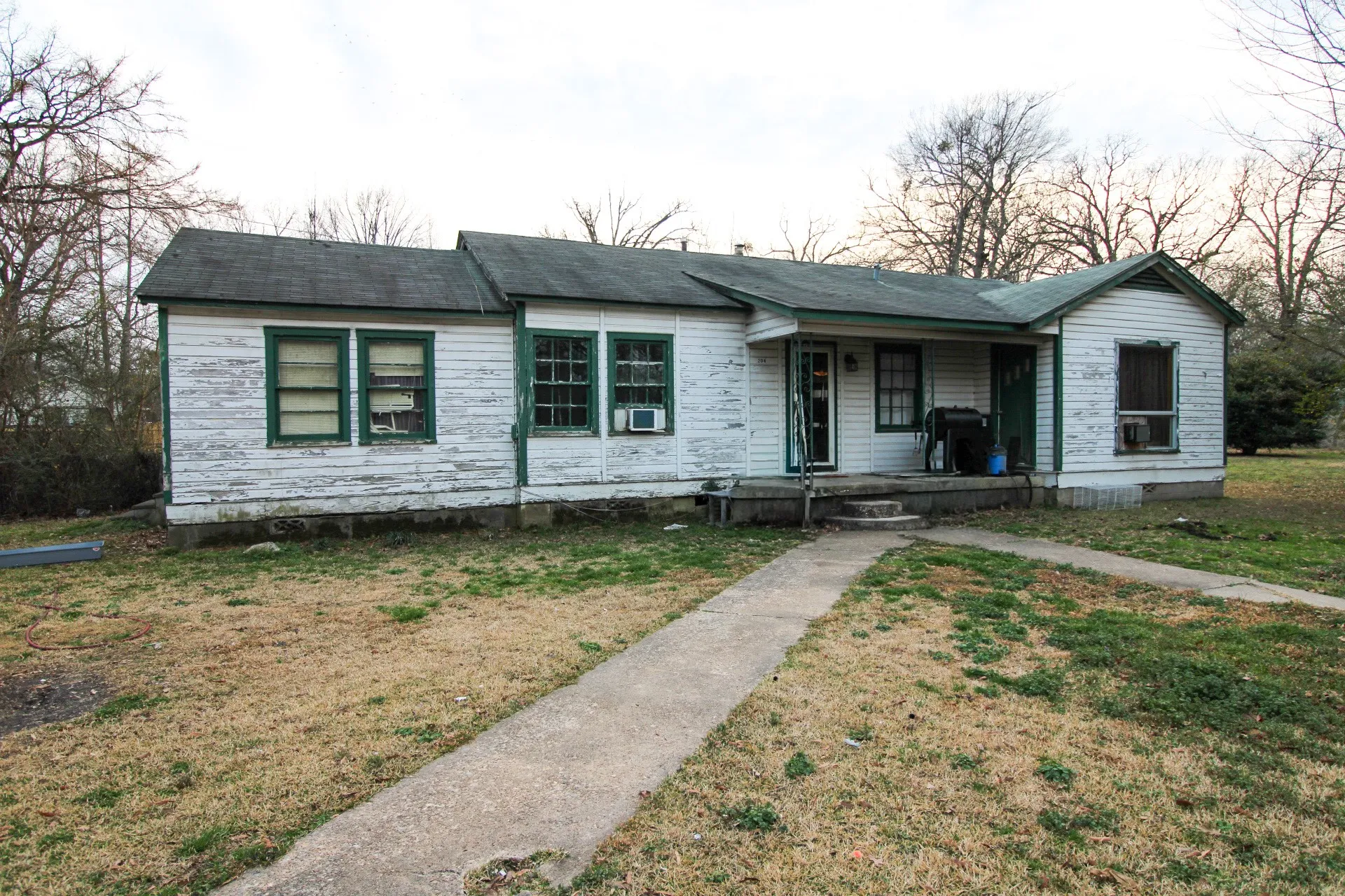 Single Family Residence For Sale in Bowie County , 204 Roosevelt, Hooks, Texas 75561, 3 Bedroom, 1 Bathroom, Garage spaces, 1,428 Sqft, built in 1970, mls#21361680, Real Estate Agent in Hooks, Homes For Sale in Bowie county, Homes For Sale in Hooks, Realtor in Hooks Texas, Real Estate Brokerage Independent Realty Texas, Luminita Cordes Realtor