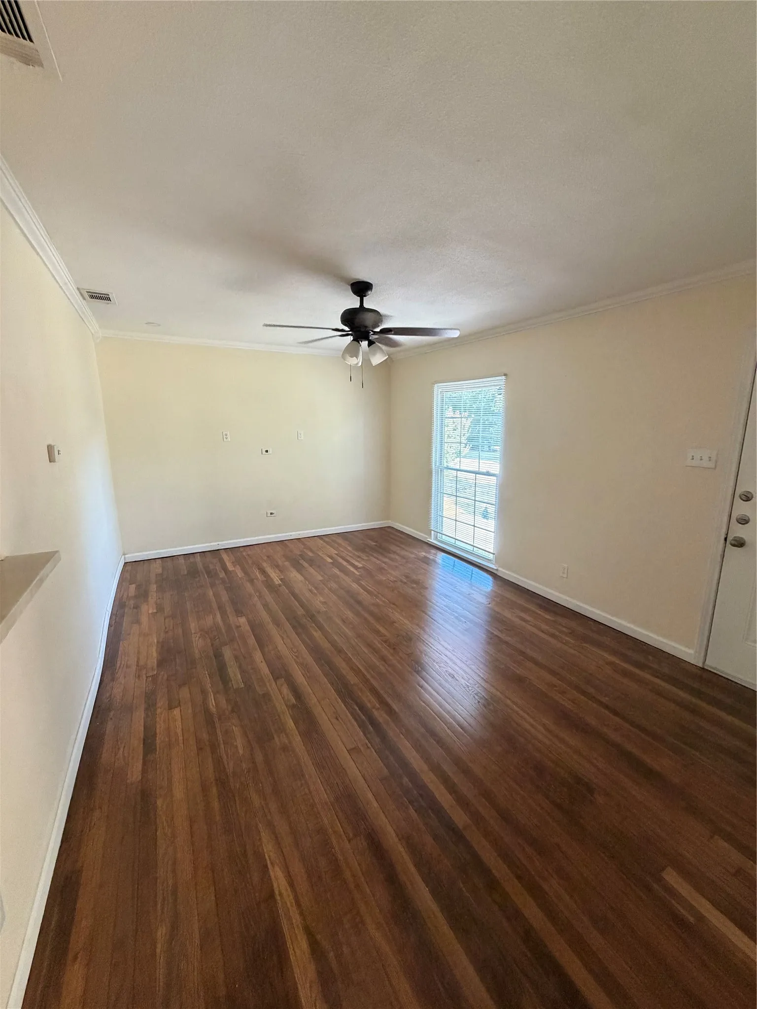 Single Family Residence For Rent in Dallas County , 628 Cedar Drive, Garland, Texas 75040, 3 Bedroom, 2 Bathroom, Garage spaces, 1,062 Sqft, built in 1949, mls#21362903, Real Estate Agent in Garland, Homes For Rent in Dallas county, Homes For Rent in Garland, Realtor in Garland Texas, Real Estate Brokerage Independent Realty Texas, Luminita Cordes Realtor